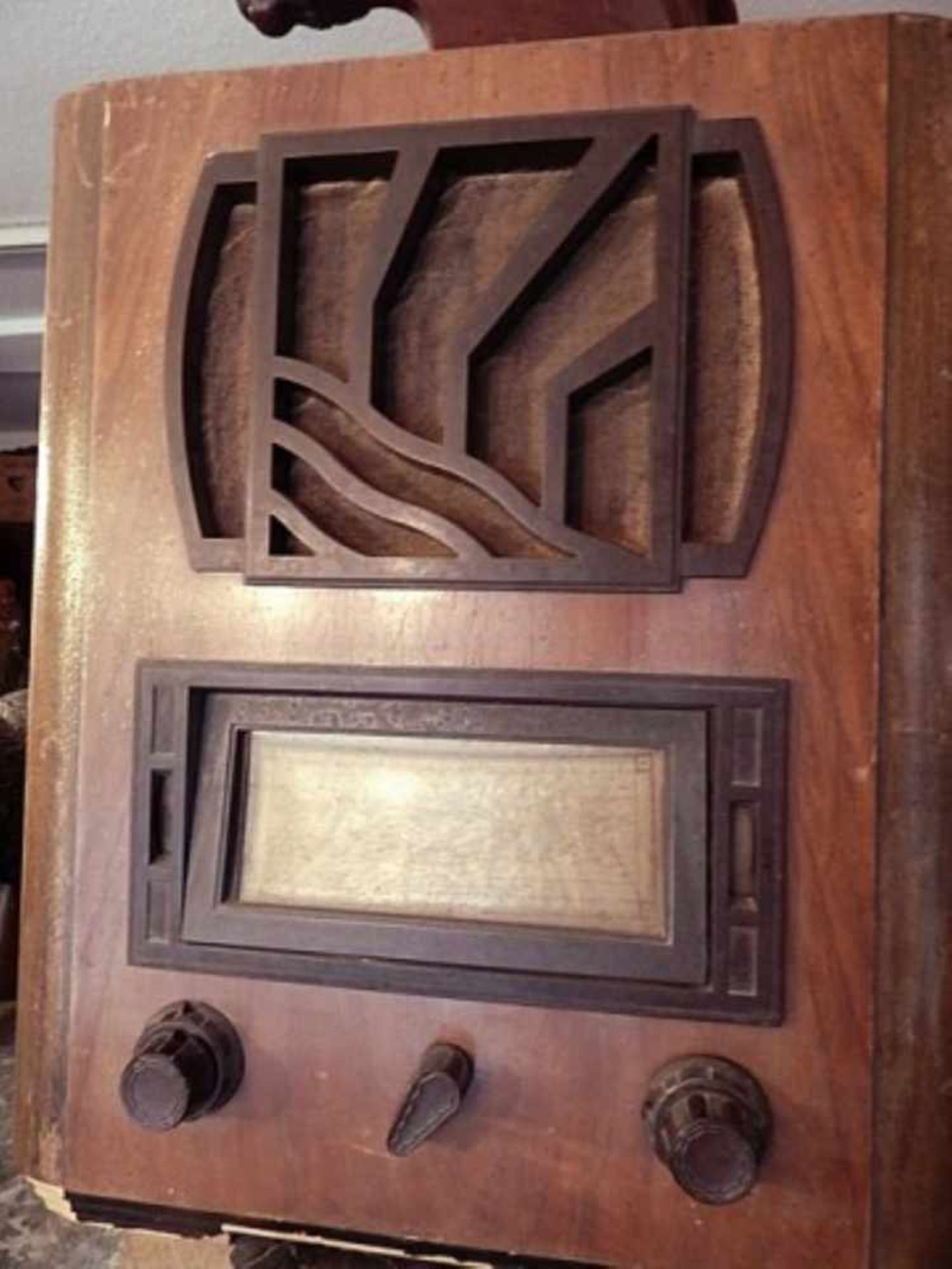 Röhrenradio Marke Radiola, mit Backelitschaltern und Rückwand, um 1920, unrestauriert, ca.38x26,