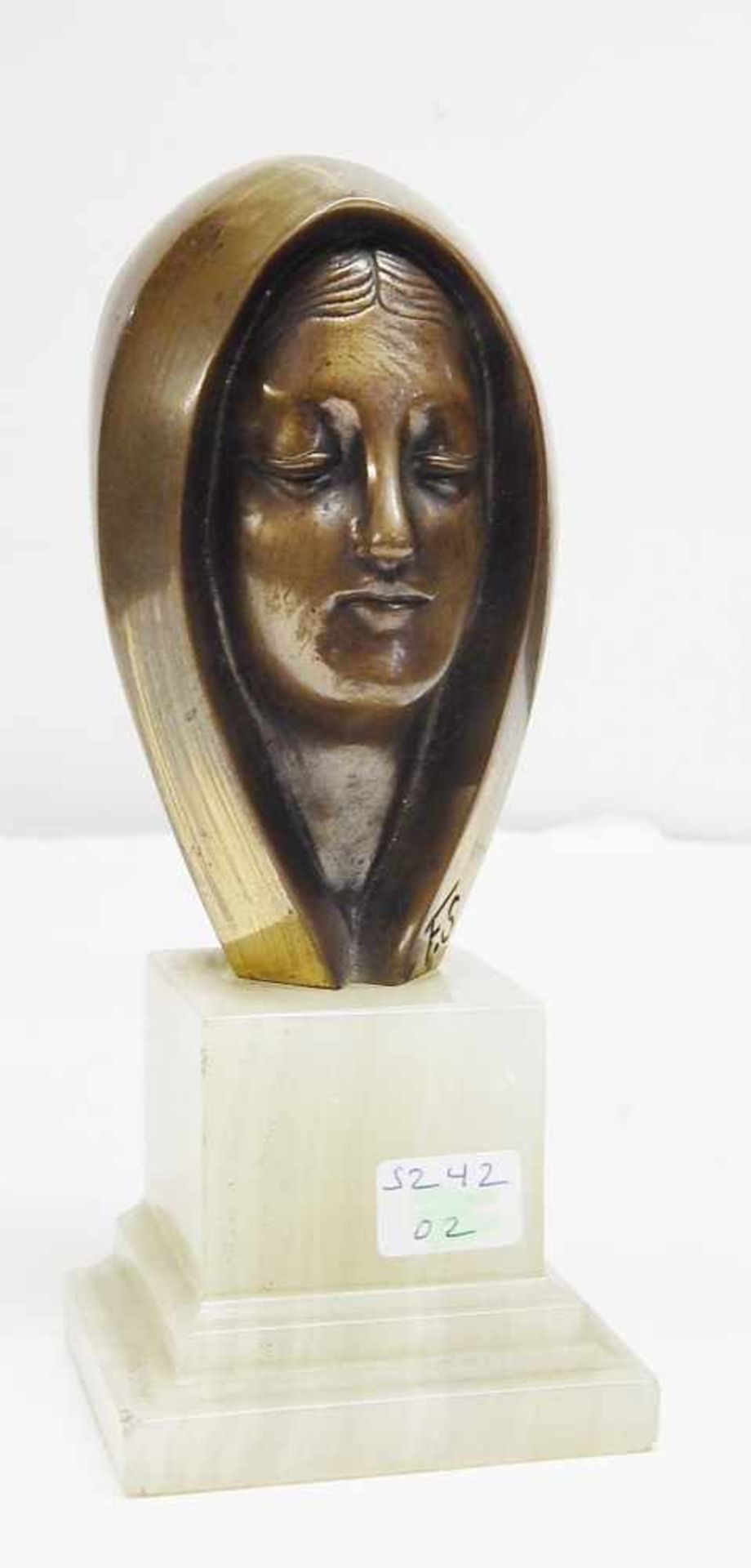 Skulptur "Frau mit Schleier", Bronze, monogrammiert FS, auf Onixsockel montiert, Höhe ca.10, 5cm