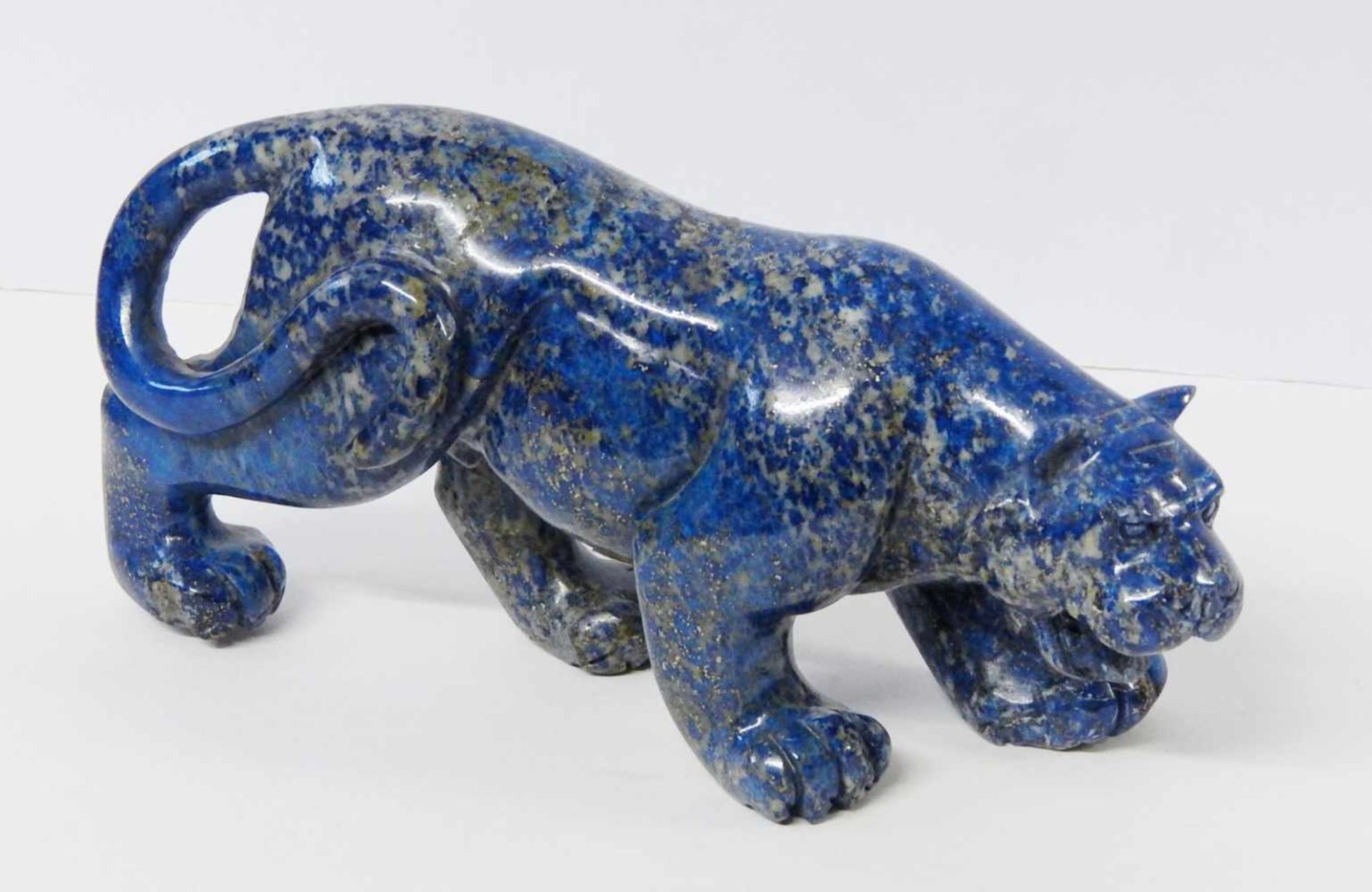 Skulptur Raubkatze, massiver Lapislazuli, ca.7x8cm(LxH), ca.1kg schwer, Idar-Oberstein, 2.Hälfte