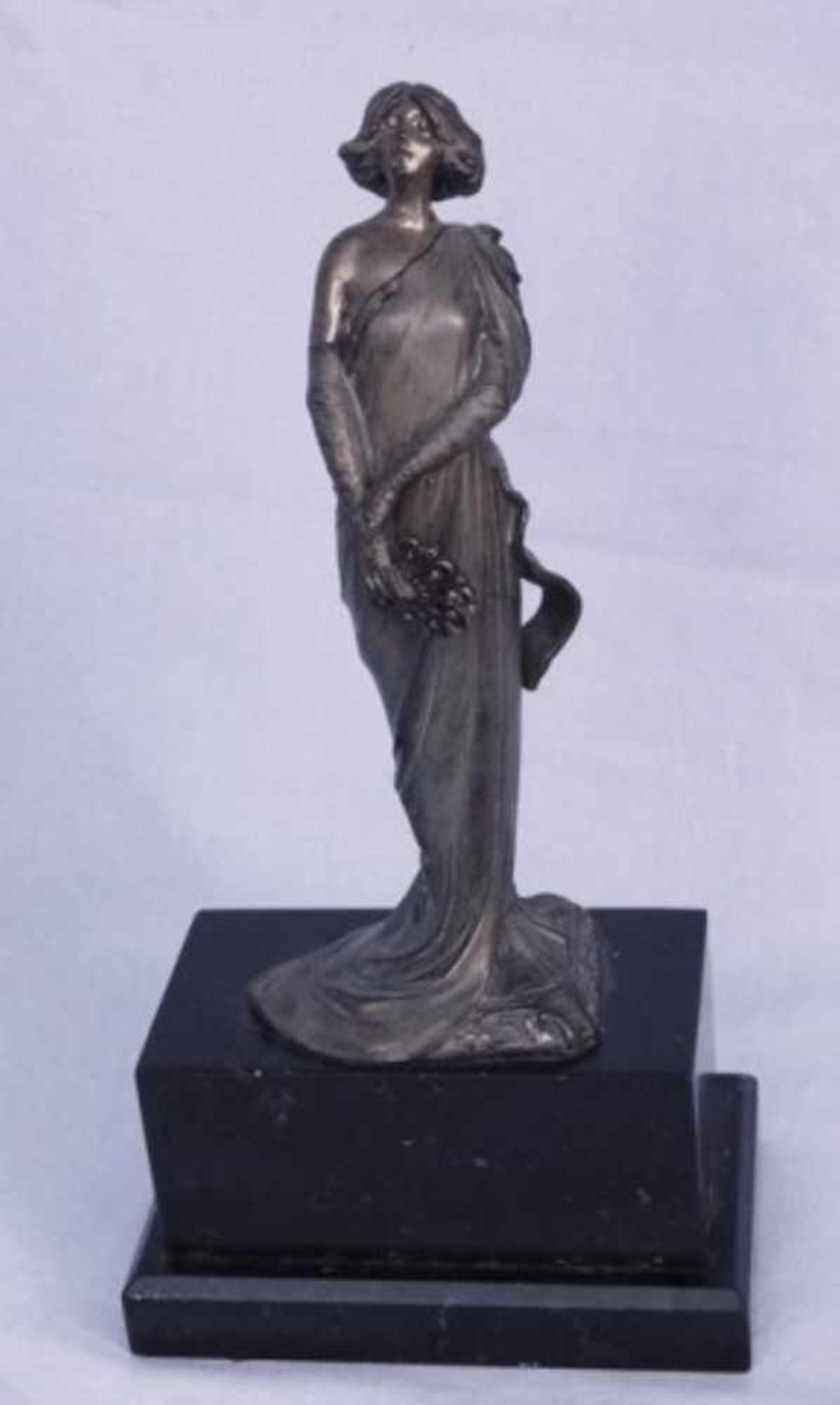 Lucie Charles E.Alliot(1877-1956), "Stehende mit Fächer und Schlange", Bronze auf Marmorsockel,