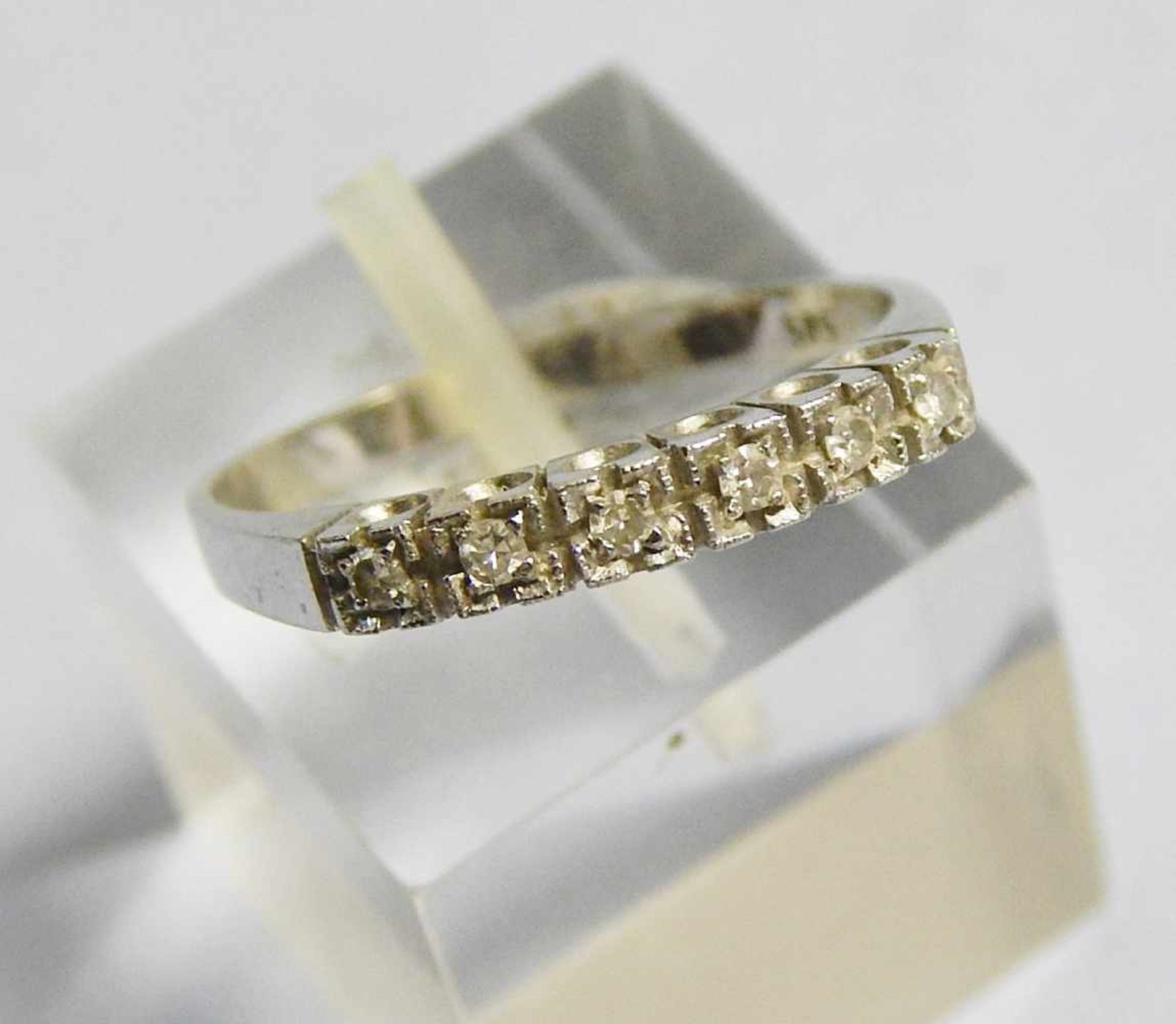 Schmaler Damenring, 585er Weissgold mit 6 Diamanten, zusammen ca.0, 15ct, brutto ca.2, 2 Gramm