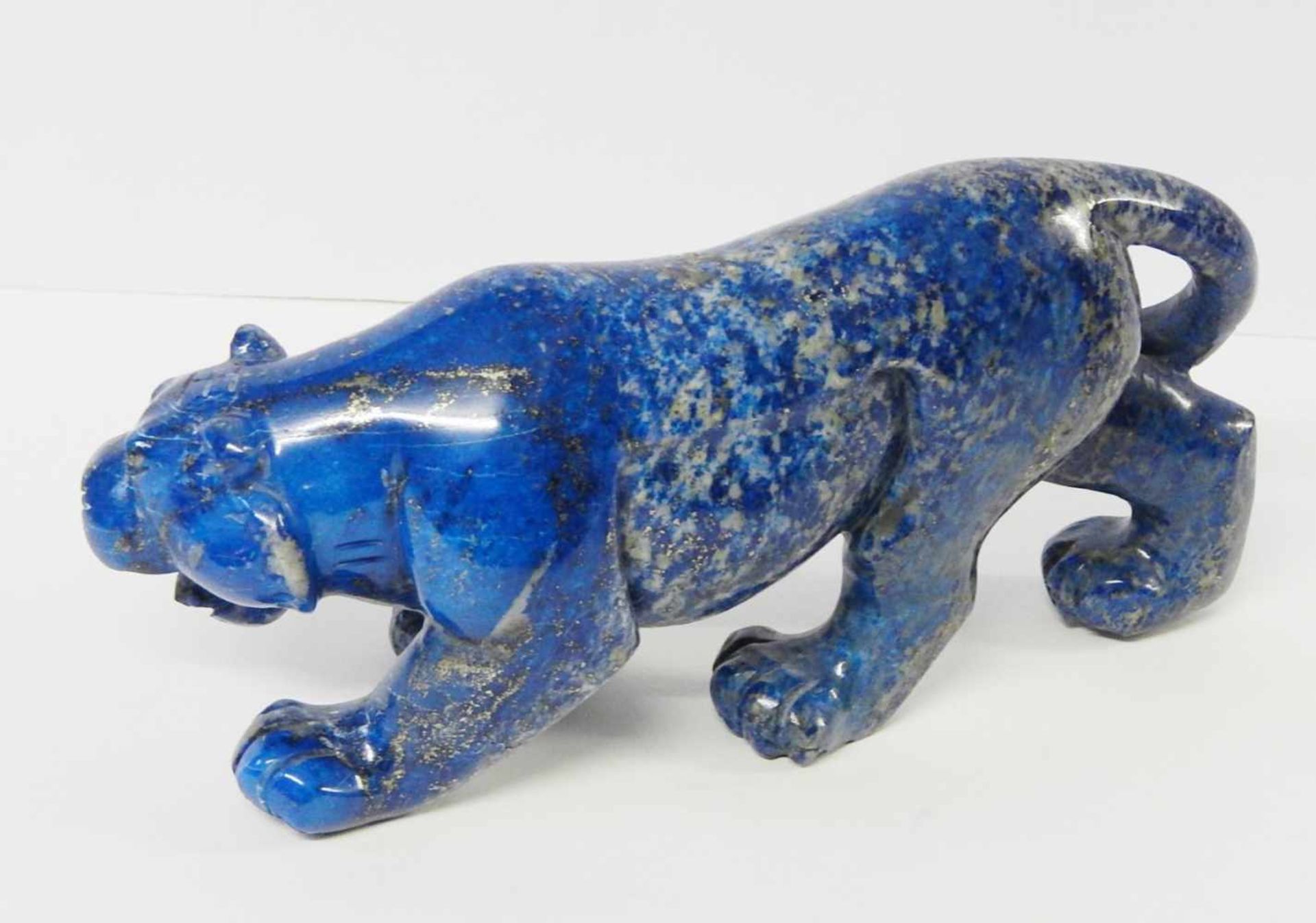 Skulptur Raubkatze, massiver Lapislazuli, ca.7x8cm(LxH), ca.1kg schwer, Idar-Oberstein, 2.Hälfte - Image 2 of 2