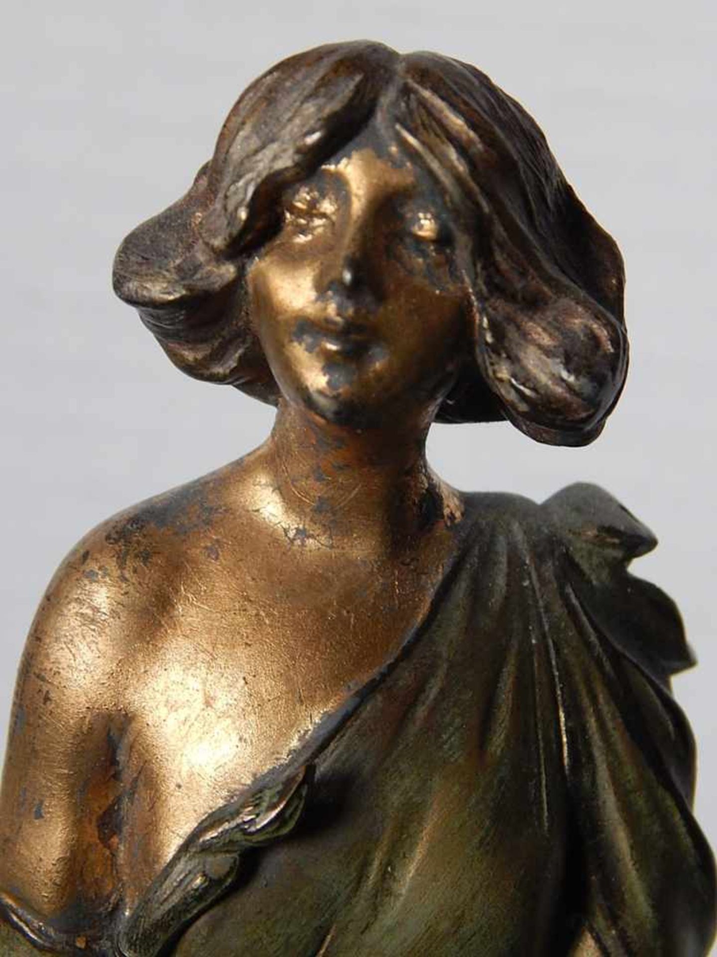 Lucie Charles E.Alliot(1877-1956), "Stehende mit Fächer und Schlange", Bronze auf Marmorsockel, - Bild 2 aus 5