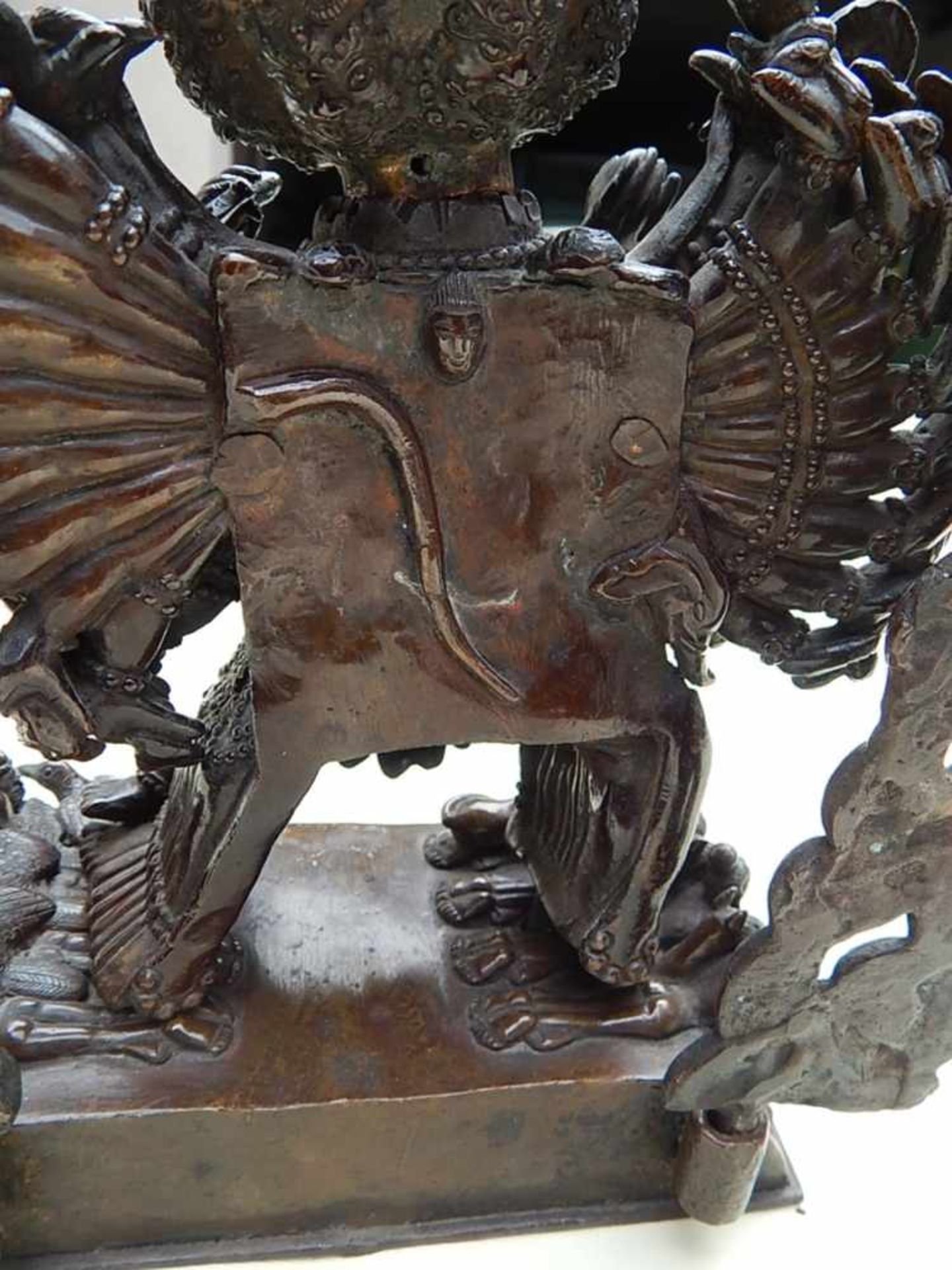 Bronze-Buddha mit Strahlenkranz, Tibet, 19./20. Jahrhundert, ca.23x11x30cm(BxTxH) - Bild 5 aus 6