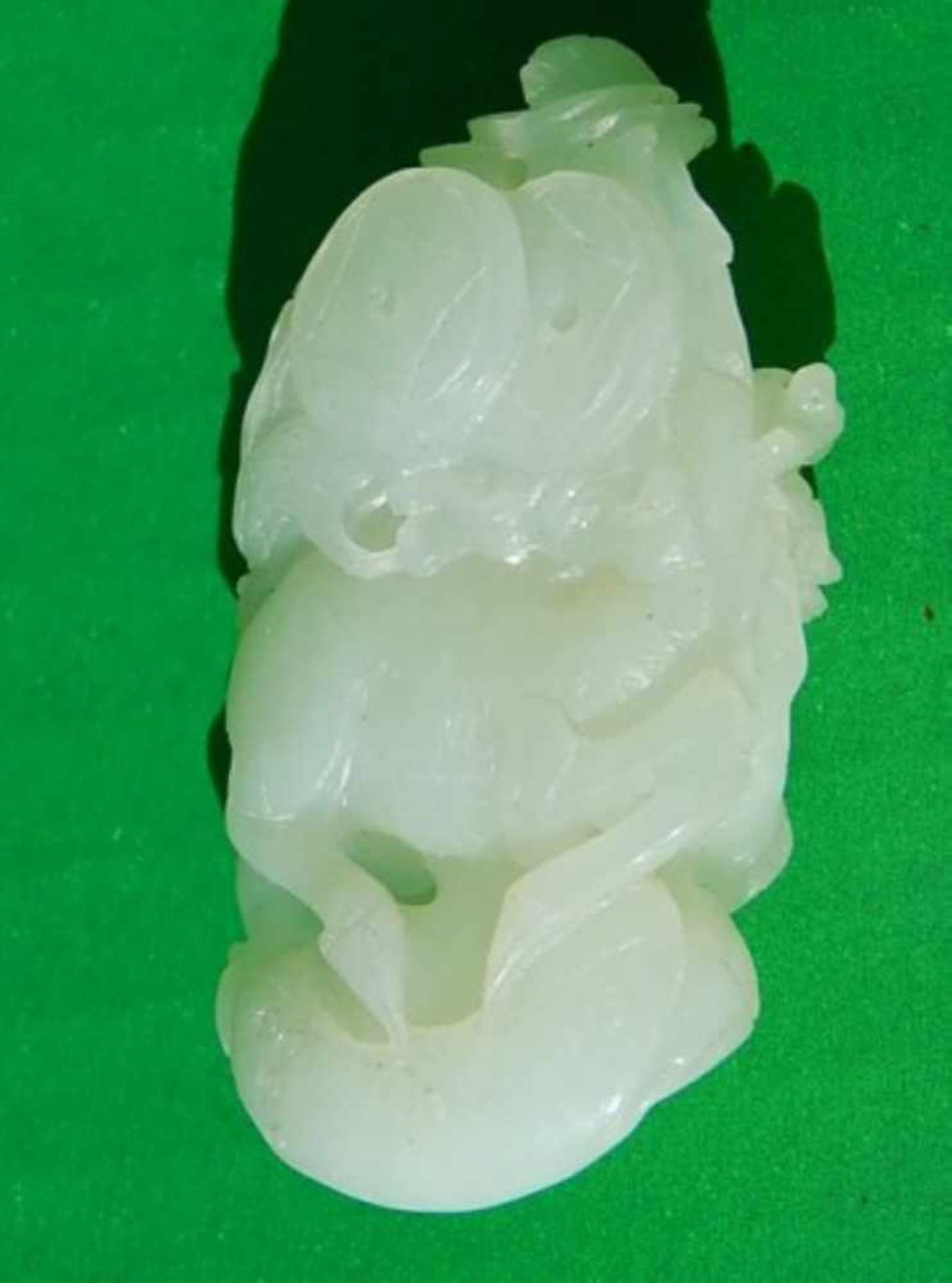Figürliche Schnitzerei aus Jade, China 19./20. Jahrhundert, ca.5, 5x3, 5cm
