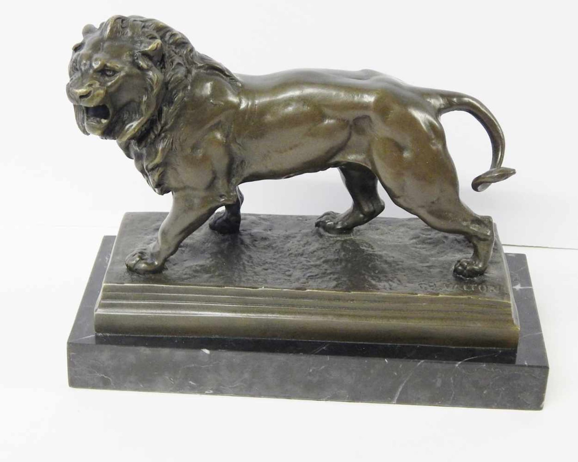 Christian Valton(1851-1918) Skulptur "Löwe" Bronze auf Marmorsockel montiert,ca.25,5x11,5x20,5(