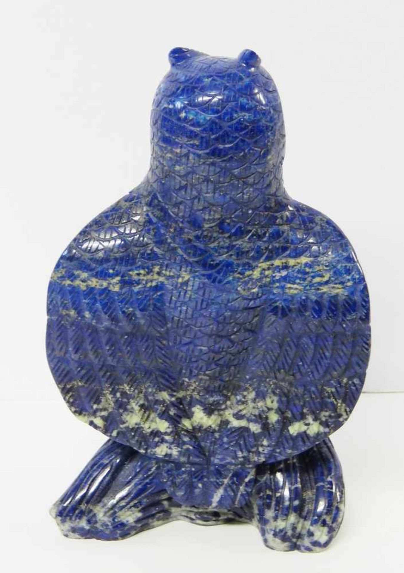 Skulptur Eule auf integriertem Sockel, massiver Lapislazuli, ca.18x11cm(HxB), ca.1kg schwer, Idar- - Bild 3 aus 3