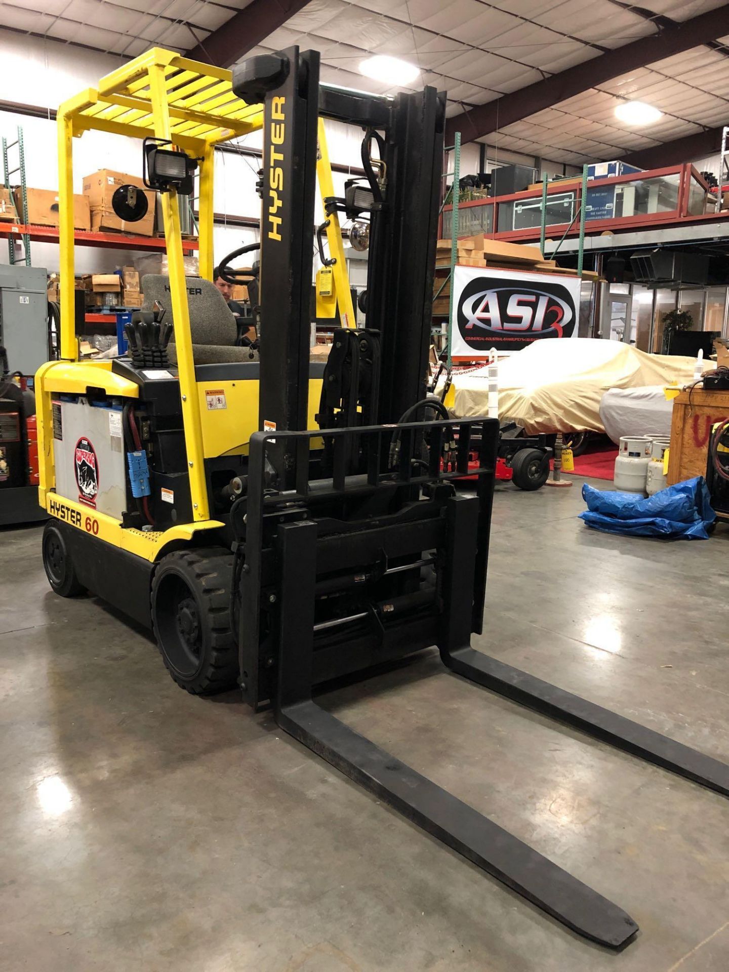 HYSTER ELECTRIC FORKLIFT MODEL E60XM2-33, 6,000 LB CAPACITY - Image 6 of 8