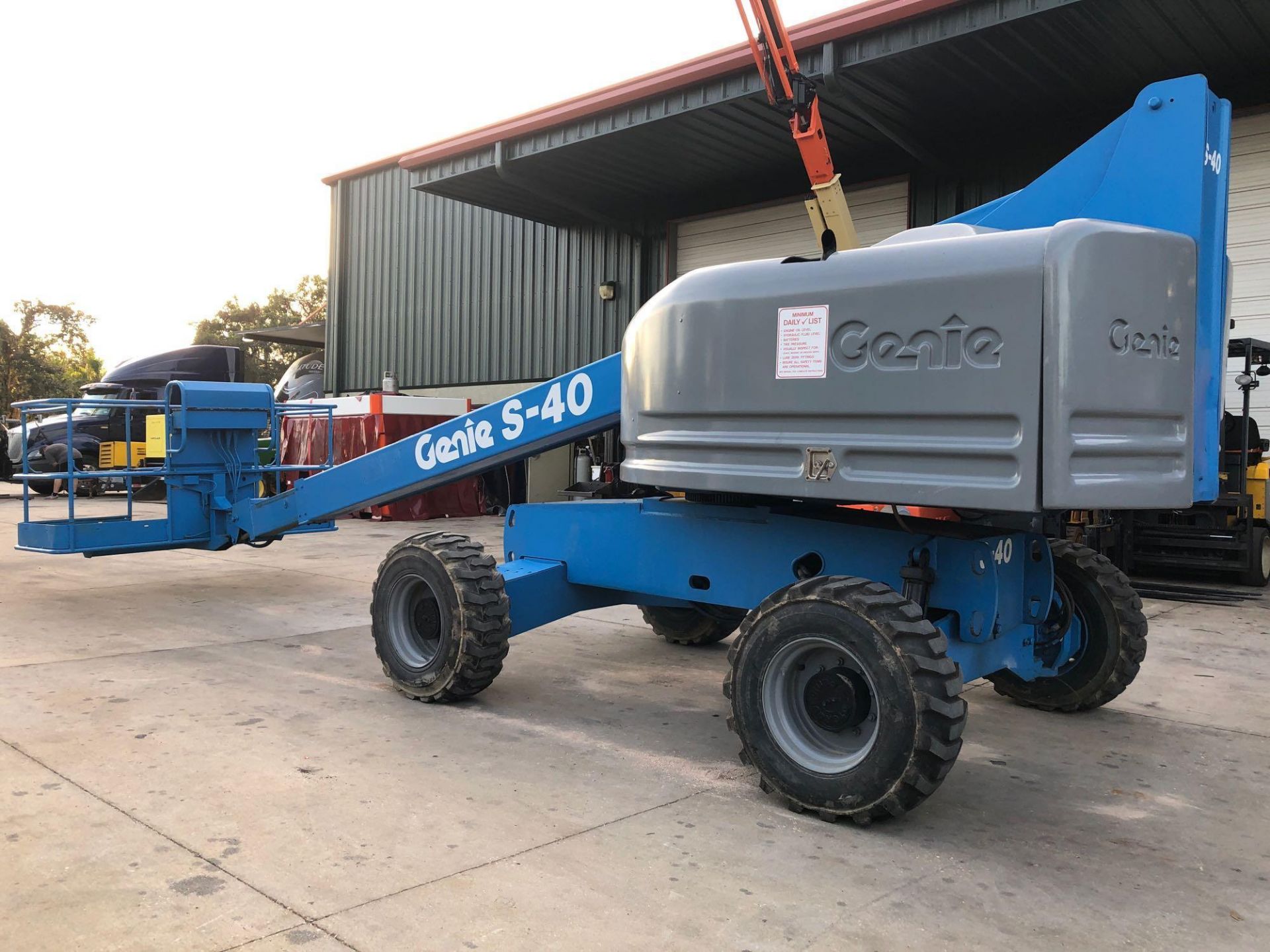 2007 GENIE S-40 DIESEL MAN LIFT, 4X4 - Image 4 of 10