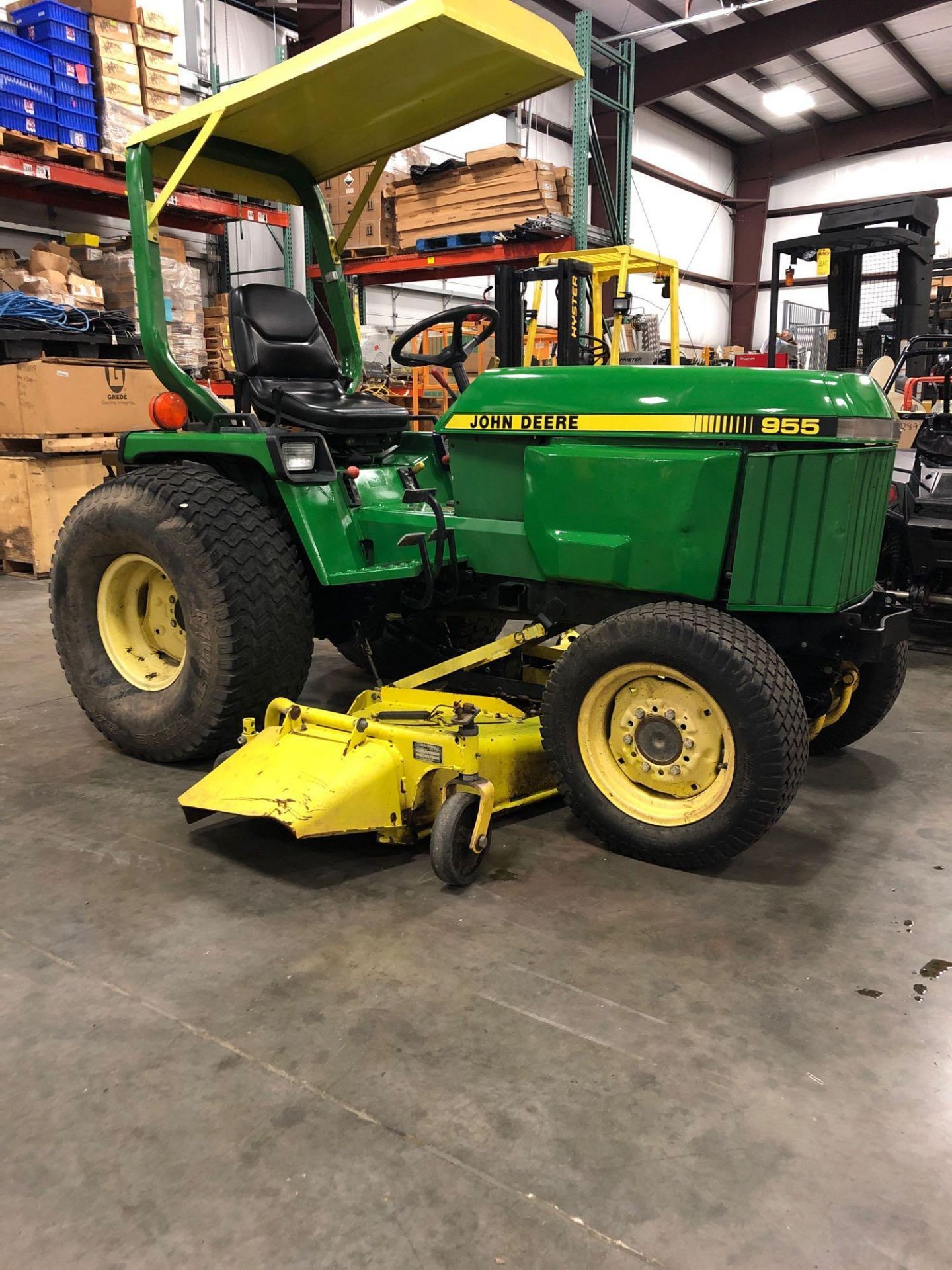 JOHN DEERE 955 TRACTOR WITH MOWER ATTACHMENT, 4x4