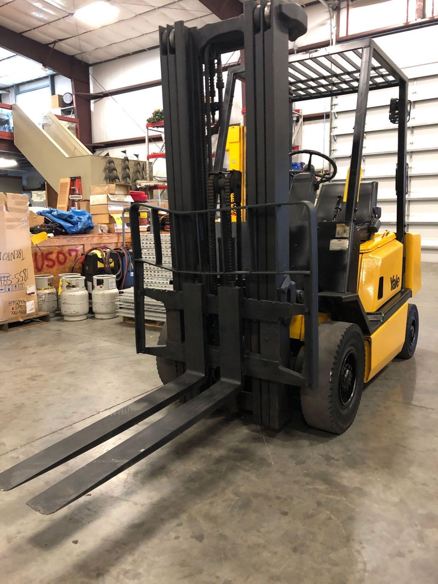 YALE DIESEL FORKLIFT MODEL GPD050, 5,000 LB CAPACITY - Image 2 of 7