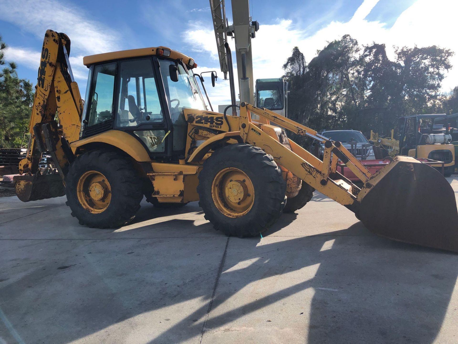 JCB 214S SERIES 3 ENCLOSED CAB BACKHOE - Image 2 of 14