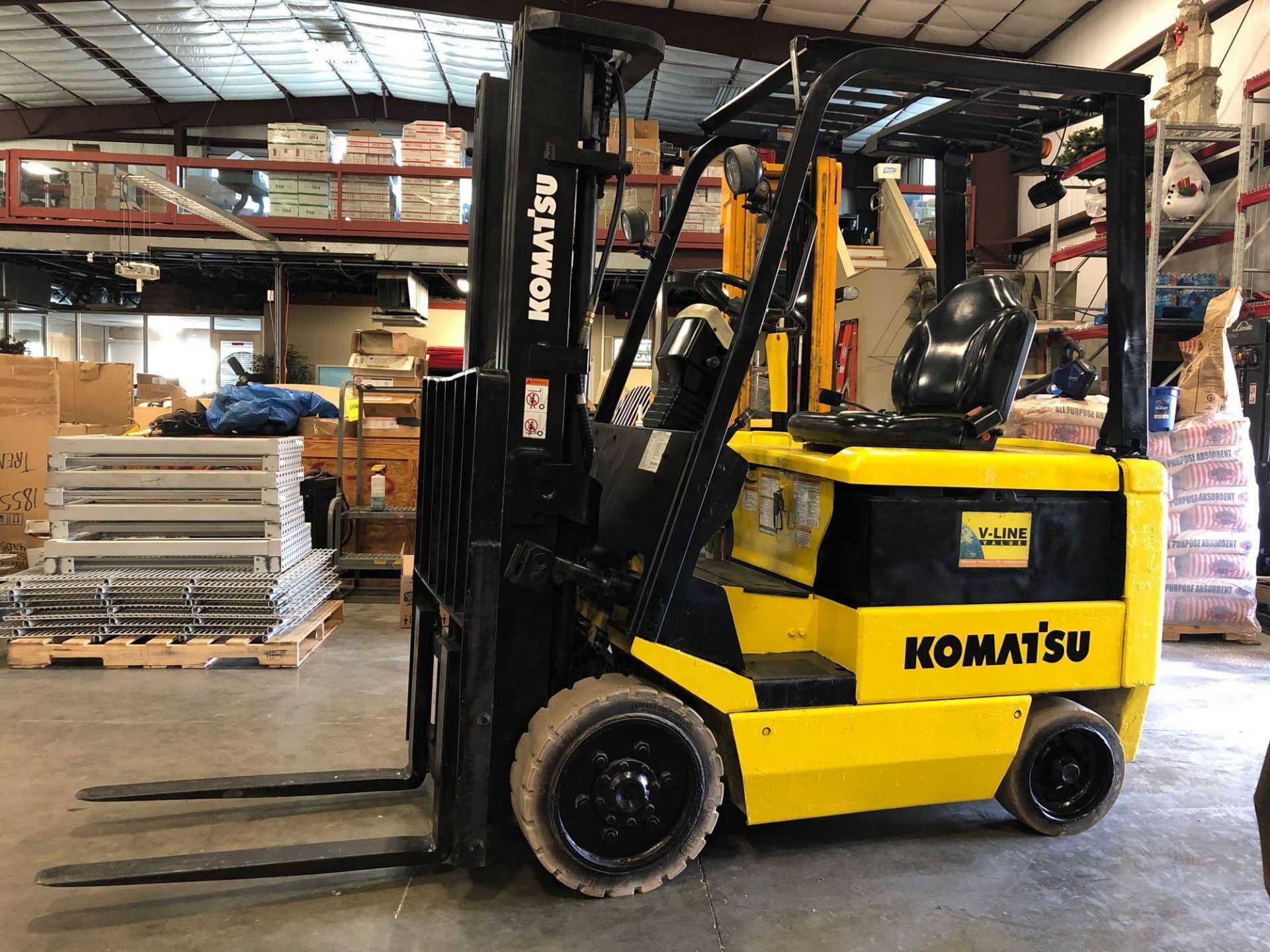 KOMATSU ELECTRIC FORKLIFT MODEL FB25SHG-5, 5,000 LB CAPACITY