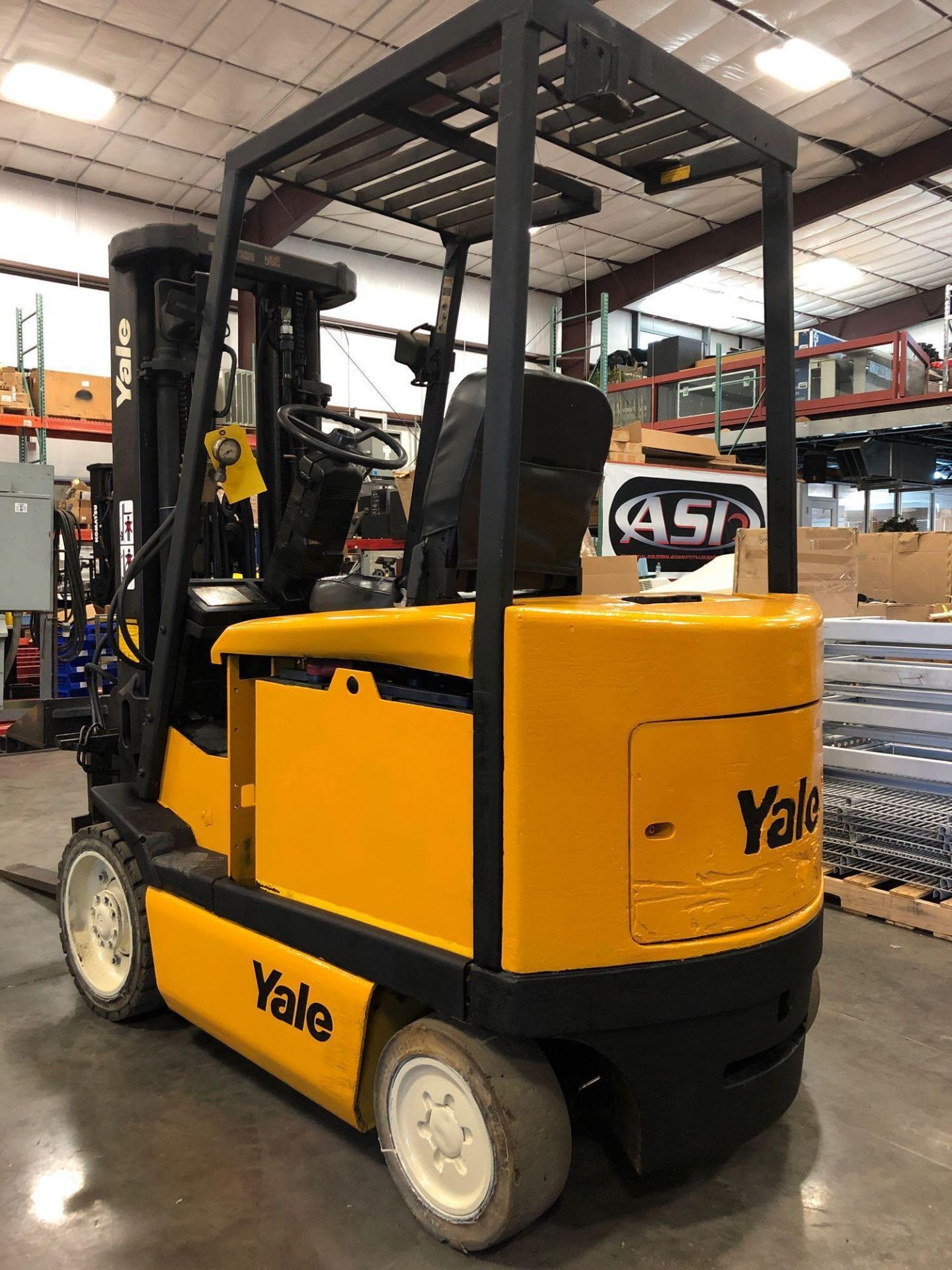 YALE ELECTRIC FORKLIFT MODEL ERC050, - Image 5 of 11