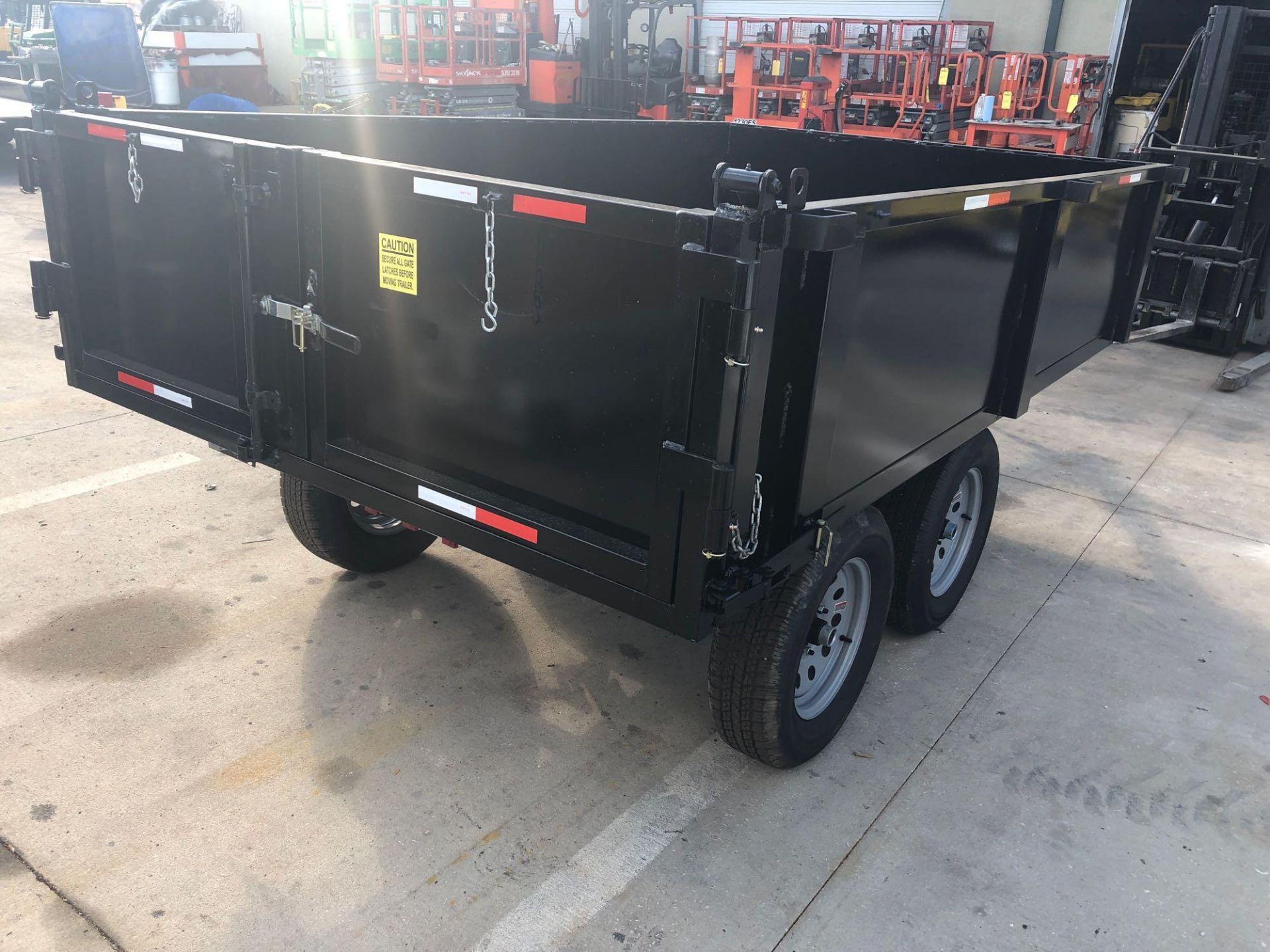 2019 SS DUMP TRIALER W/ ELECTRIC REMOTE, DUAL AXLE, 7,000 LB GVWR - Image 6 of 11