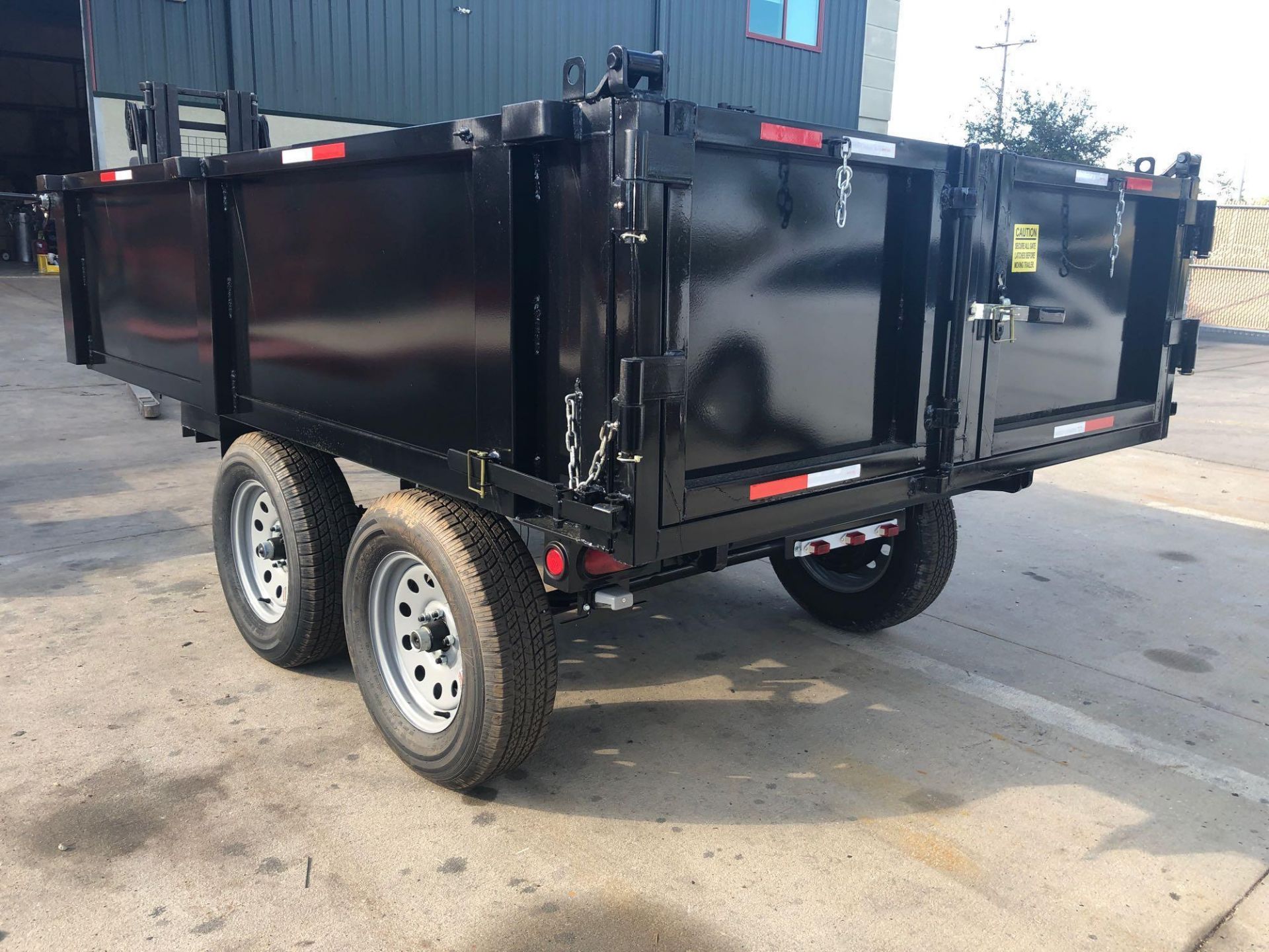 2019 SS DUMP TRIALER W/ ELECTRIC REMOTE, DUAL AXLE, 7,000 LB GVWR - Image 5 of 11