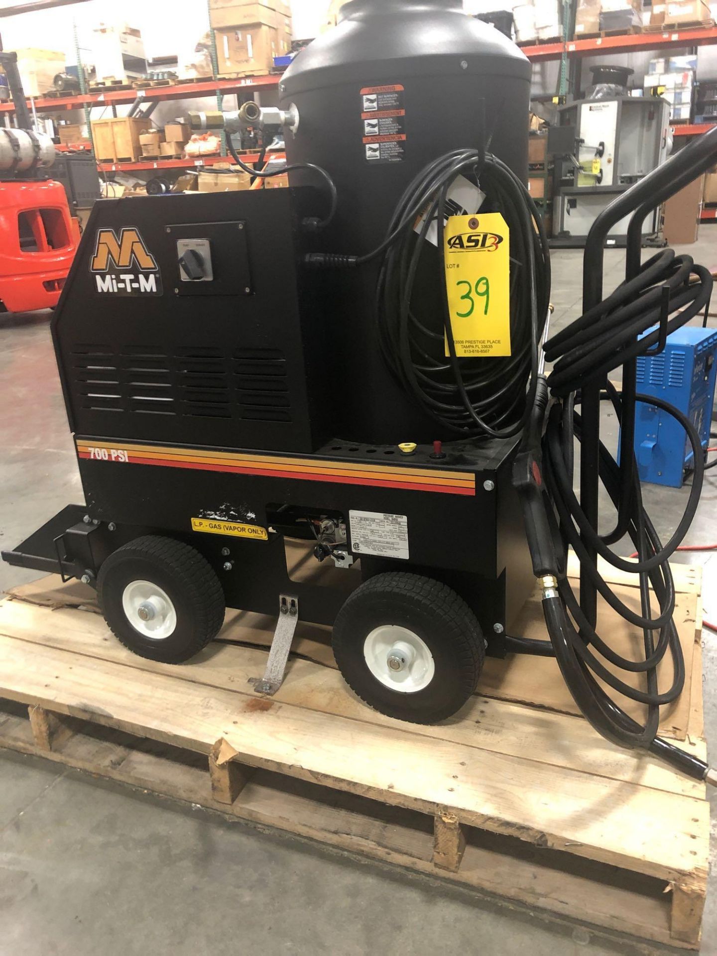 NEW MI-T-M 700 PSI HEATED PRESSURE WASHER MODEL GH-0703-LS10