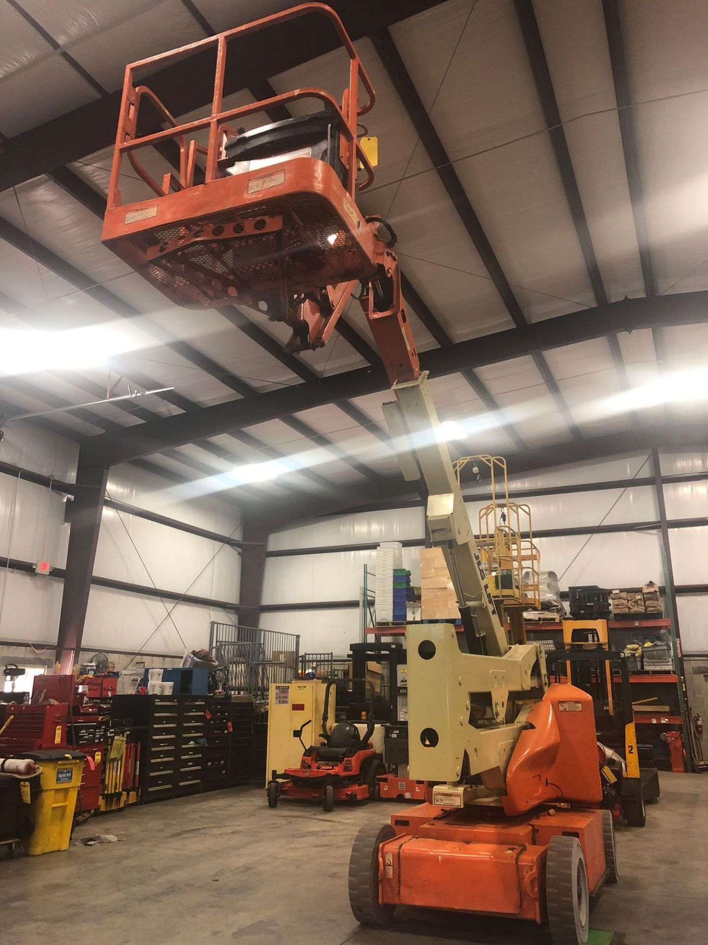 JLG E400AJN ELECTRIC ARTICULATING BOOM LIFT, 40' HEIGHT CAPACITY - Image 7 of 8