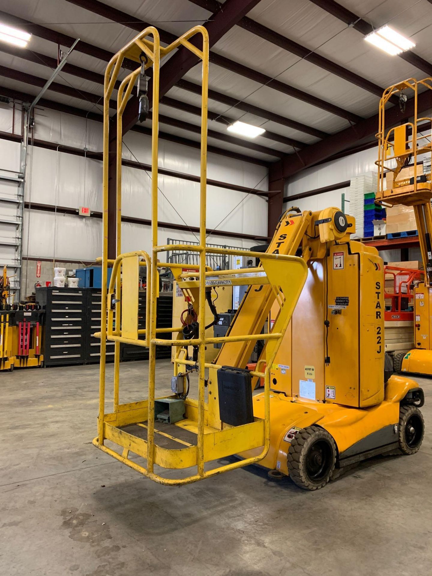 HOULOTTE STAR 22J ELECTRIC MAN LIFT, 22' HEIGHT CAPACITY