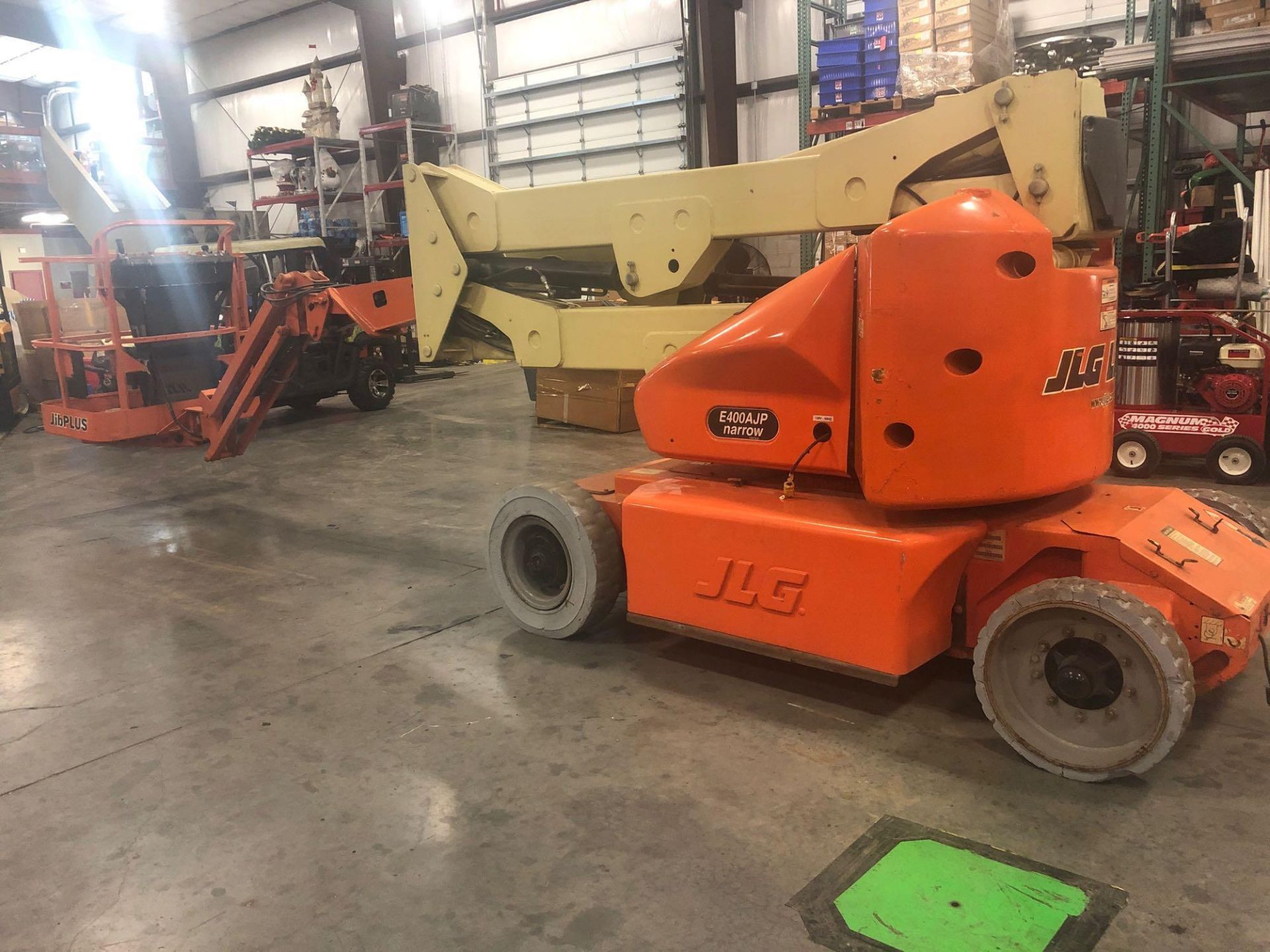 JLG E400AJP ELECTRIC ARTICULATING BOOM LIFT, 40' HEIGHT CAP - Image 2 of 6
