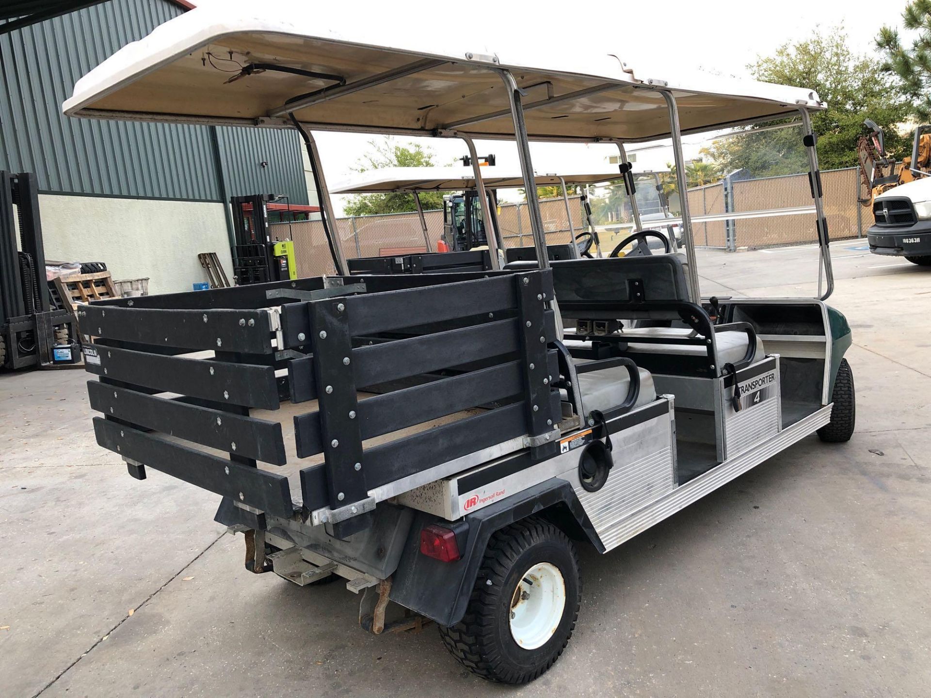 INGERSOLL RAND GAS POWERED CLUB CAR TRANSPORTER 4 UTILITY CART W/ BED, RUNS AND DRIVES - Image 3 of 5