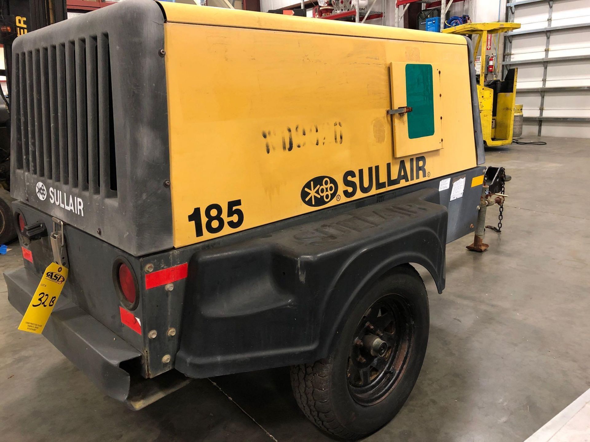 SULLAIR 185 TRAILER MOUNTED AIR COMORESSOR - Image 3 of 7