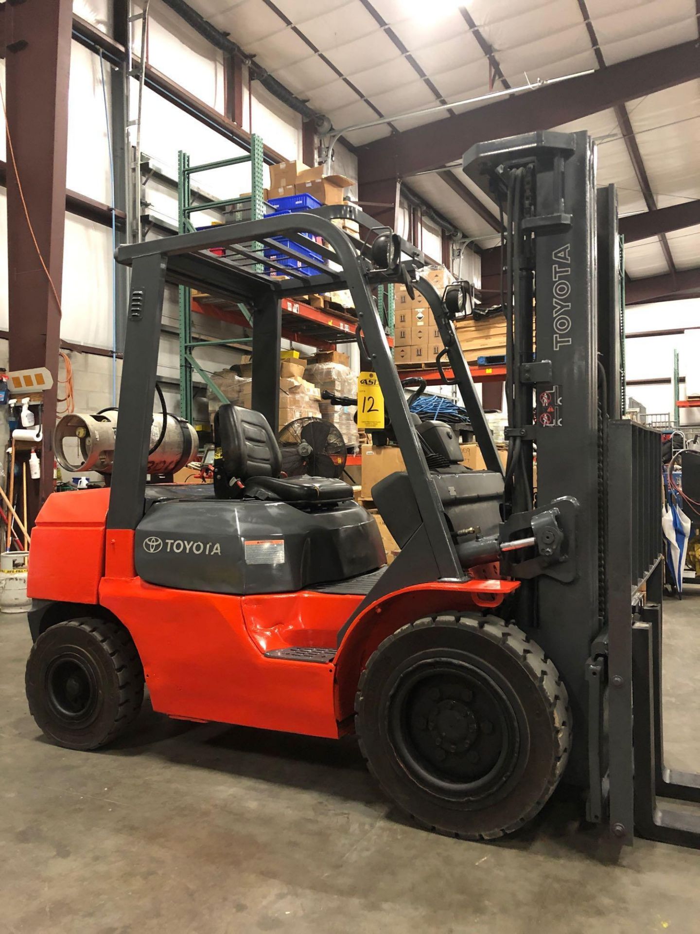 TOYOTA LP FORKLIFT MODEL 7FGU30, APPROX. 7, - Image 4 of 8