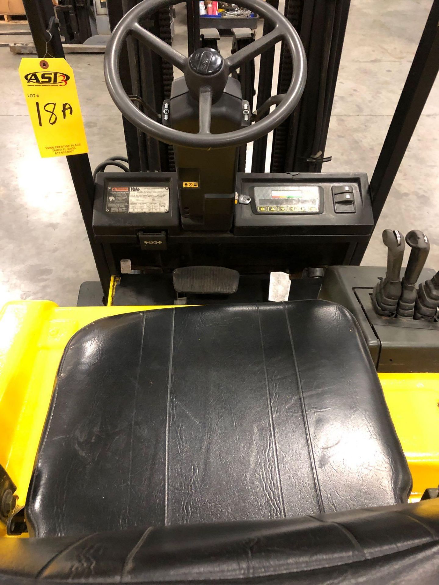 YALE ELECTRIC FORKLIFT MODEL ERC060, 6,000 LB CAPACITY - Image 6 of 8