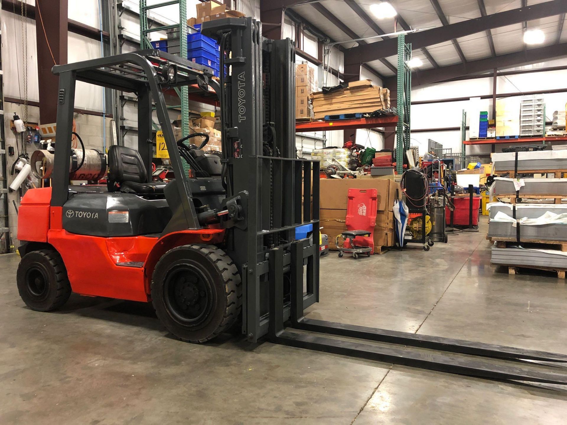 TOYOTA LP FORKLIFT MODEL 7FGU30, APPROX. 7, - Image 3 of 8