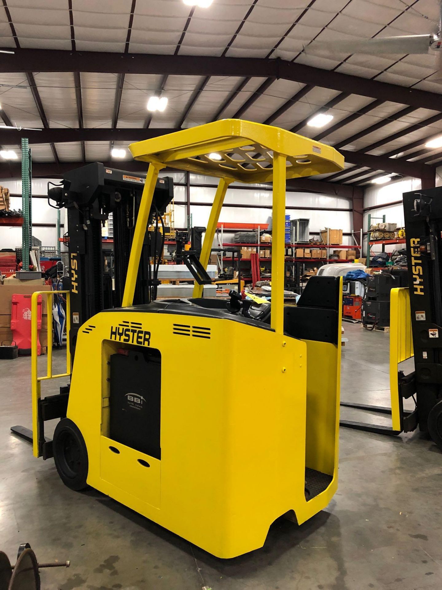 HYSTER E40HSD ELECTRIC FORKLIFT, APPROX. 4,000 LB LIFT CAPACITY, QUAD STAGE MAST - Image 3 of 6