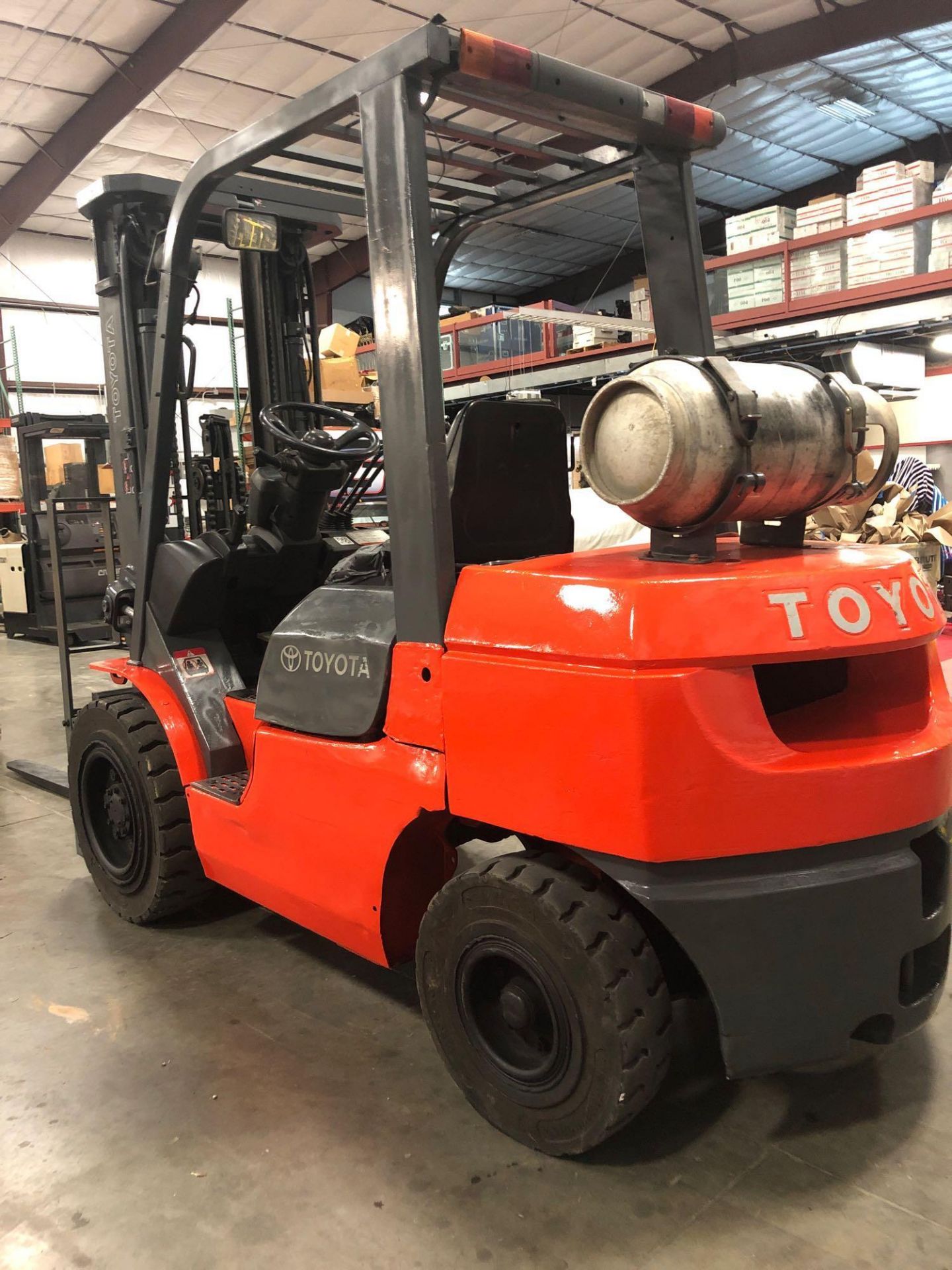 TOYOTA LP FORKLIFT MODEL 7FGU30, APPROX. 7, - Image 5 of 8