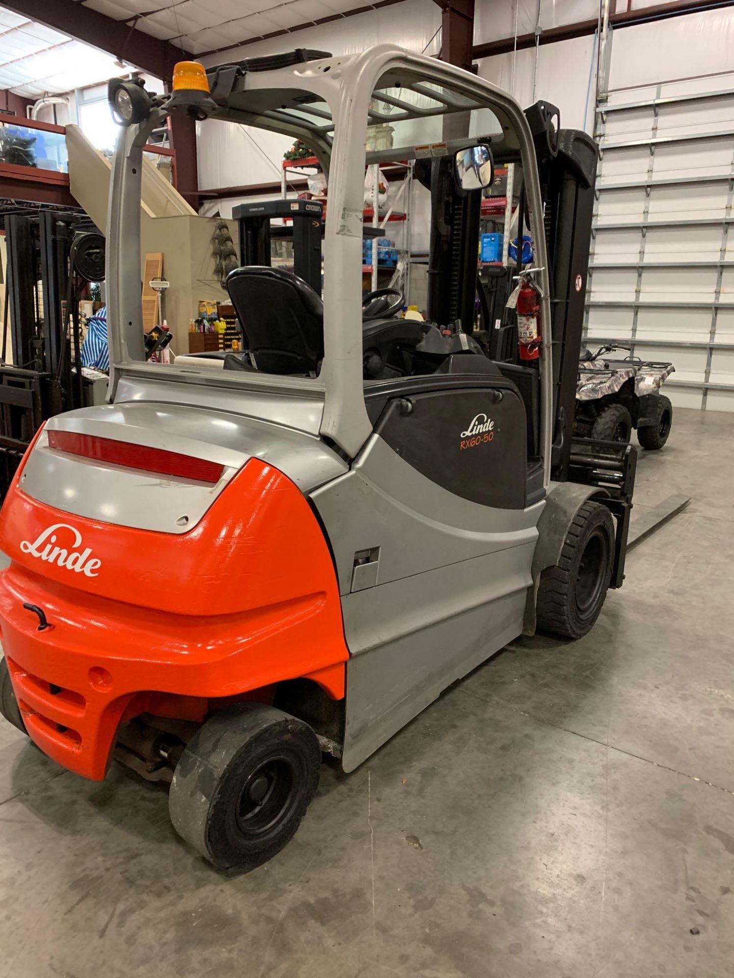 LINDE ELECTRIC FORKLIFT MODEL R60-40, 8,000 LB CAPACITY - Image 3 of 8