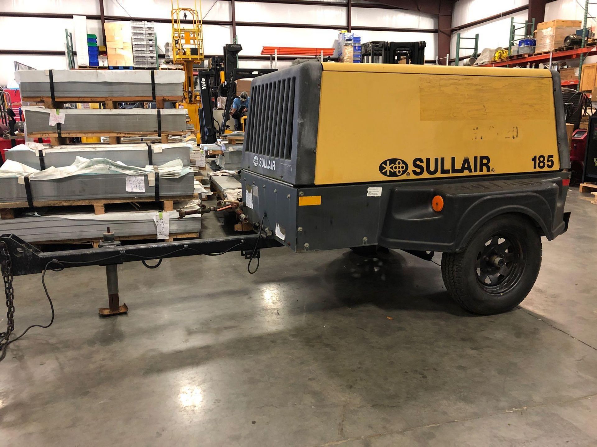 SULLAIR 185 TRAILER MOUNTED AIR COMORESSOR