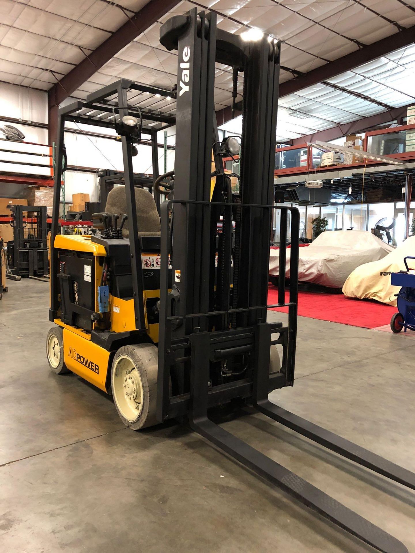 YALE ELECTRIC FORKLIFT 5,000 LB CAPACITY - Image 5 of 6