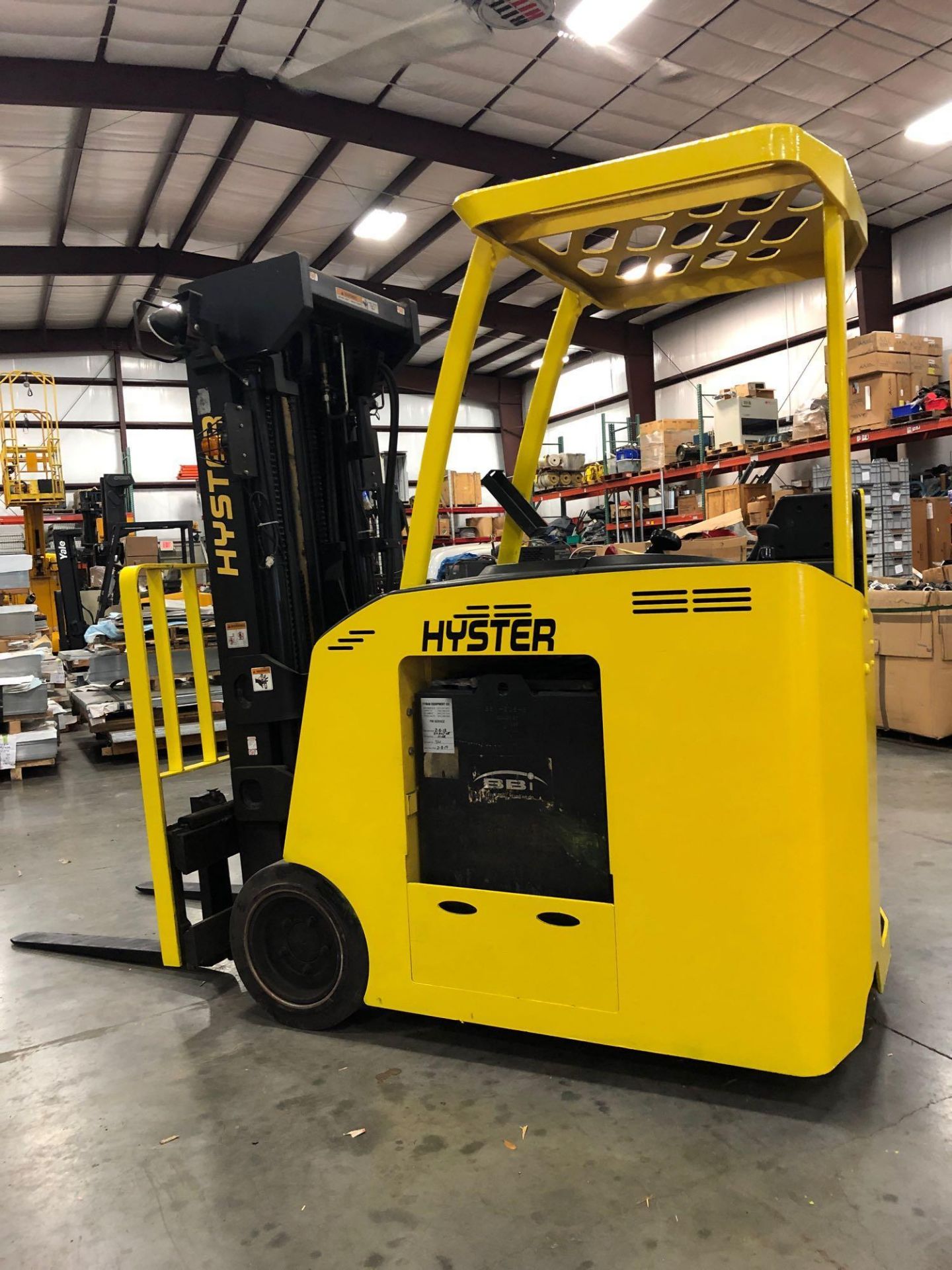 HYSTER E40HSD ELECTRIC FORKLIFT, APPROX. 4,000 LB LIFT CAPACITY, QUAD STAGE MAST - Image 3 of 6