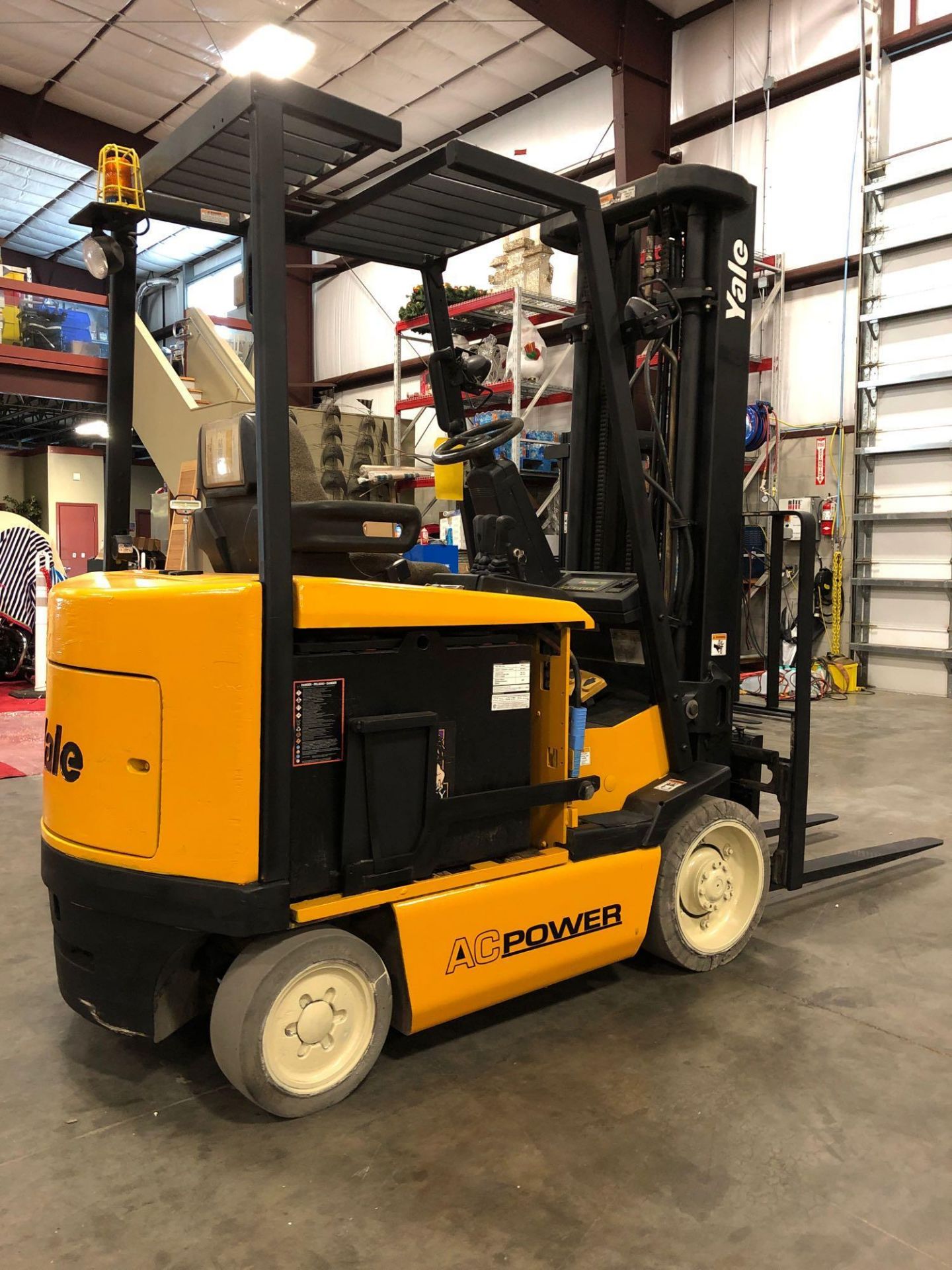 YALE ELECTRIC FORKLIFT 5,000 LB CAPACITY - Image 2 of 6