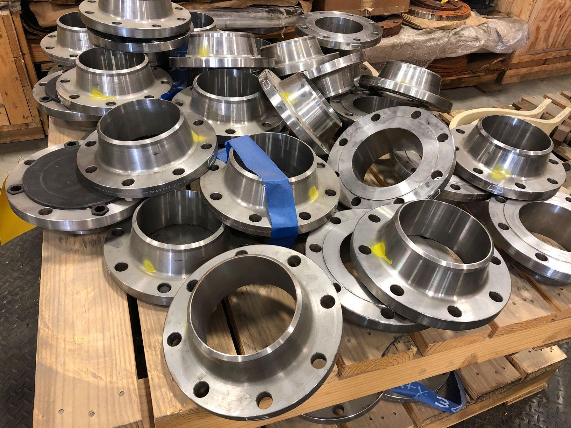 ASSORTED PIPE FLANGES - Image 2 of 3