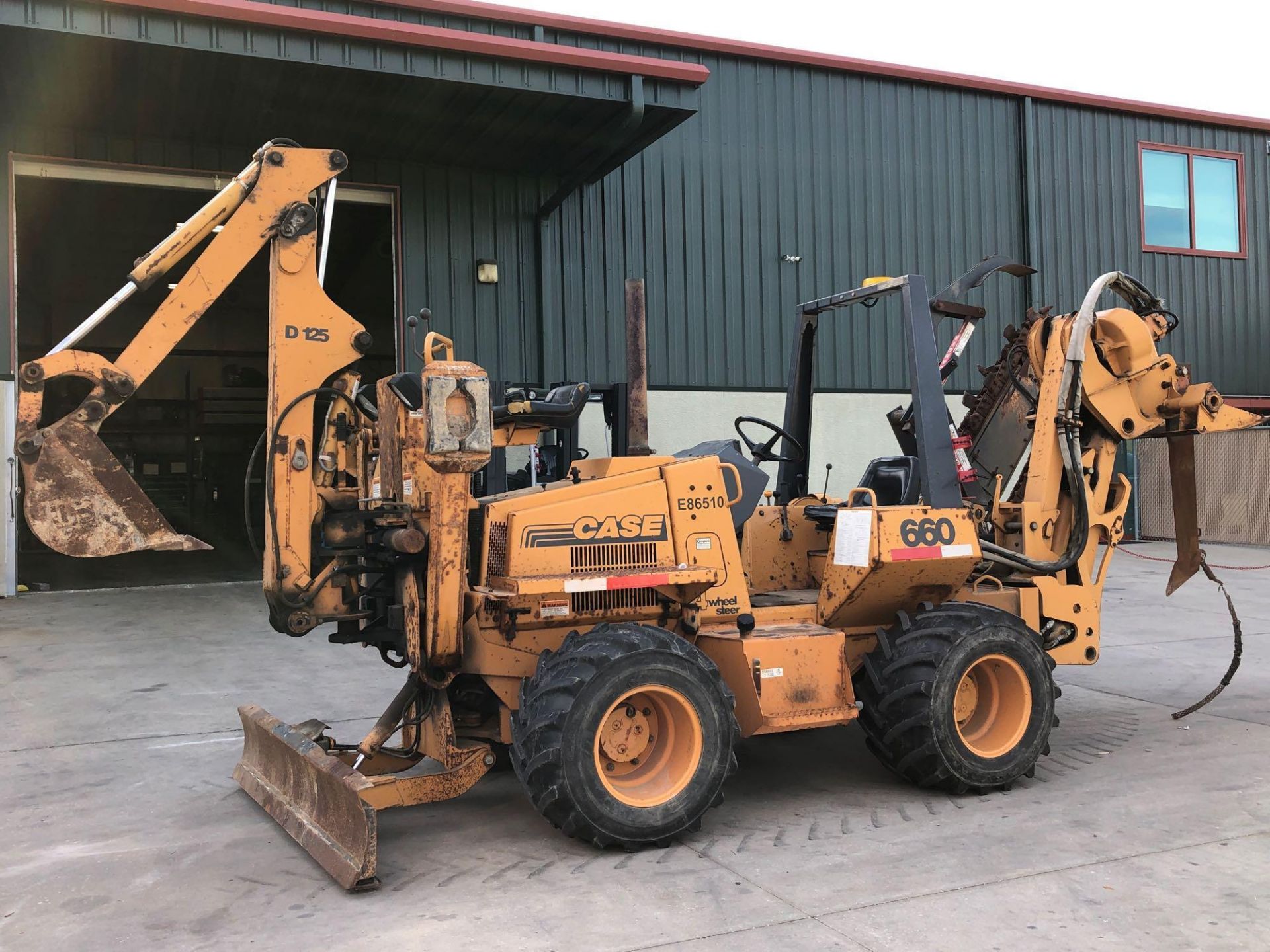 CASE 660 TRENCHER/VIBRATORY CABLE PLOW COMBO, BACKHOE ATTACHMENT, 6-WAY BLADE, DIESEL ENGINE - Image 5 of 10