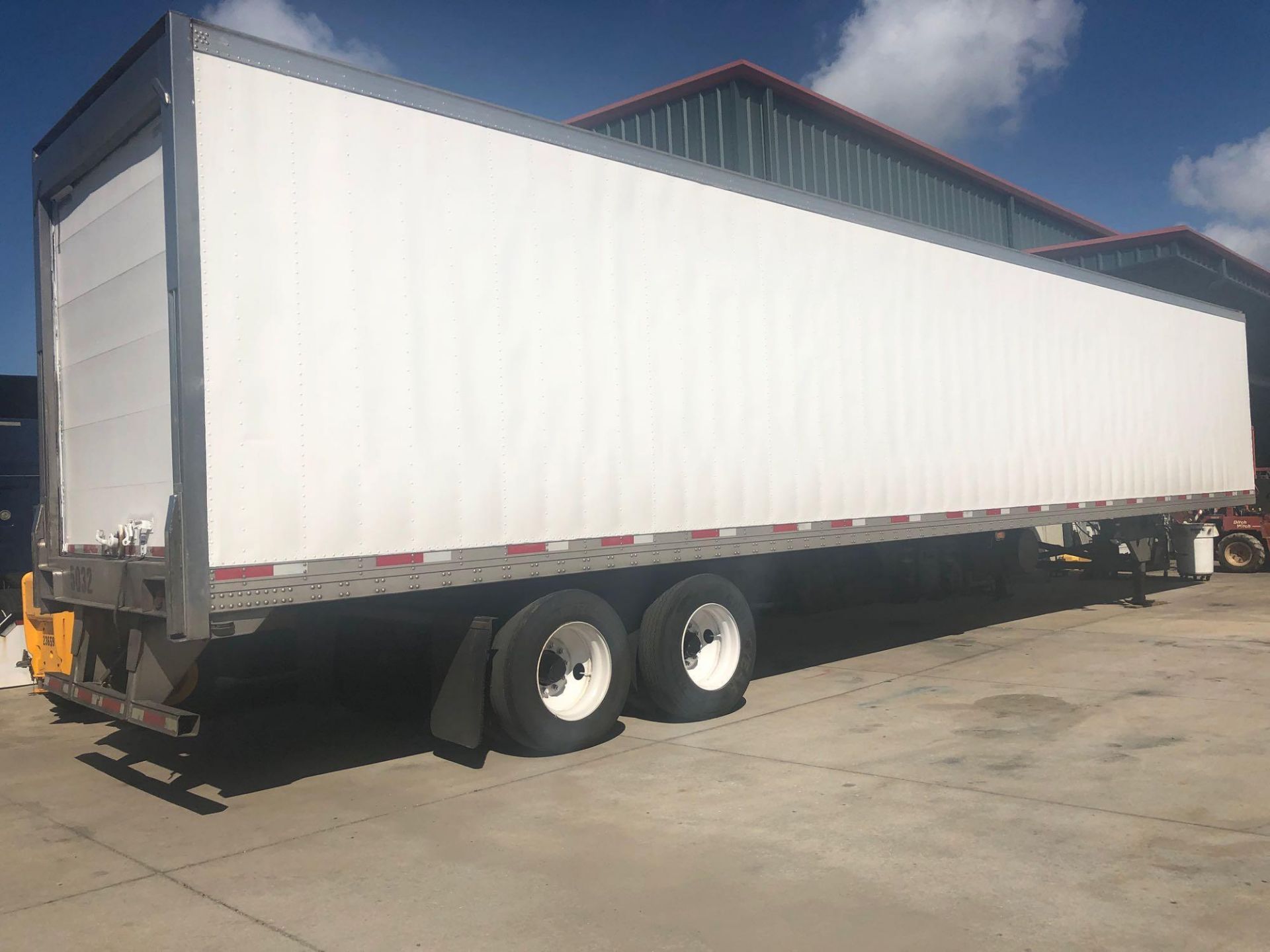 2005 THERMO KING UTILITY REEFER TRAILER, 65,000 LB GVWR, REEFER RUNS - Image 2 of 8