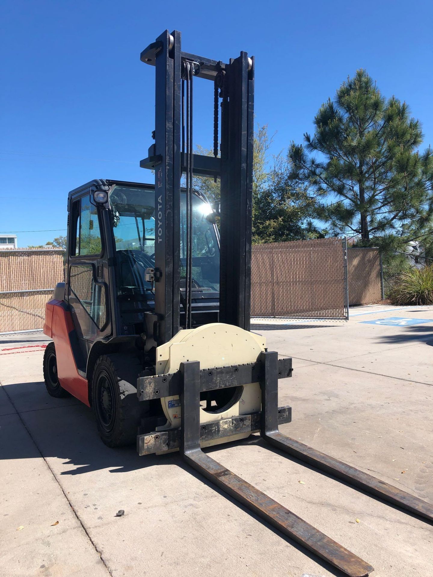 2015 TOYOTA DIESEL FORKLIFT, 8,000 LB CAPACITY - Image 7 of 10