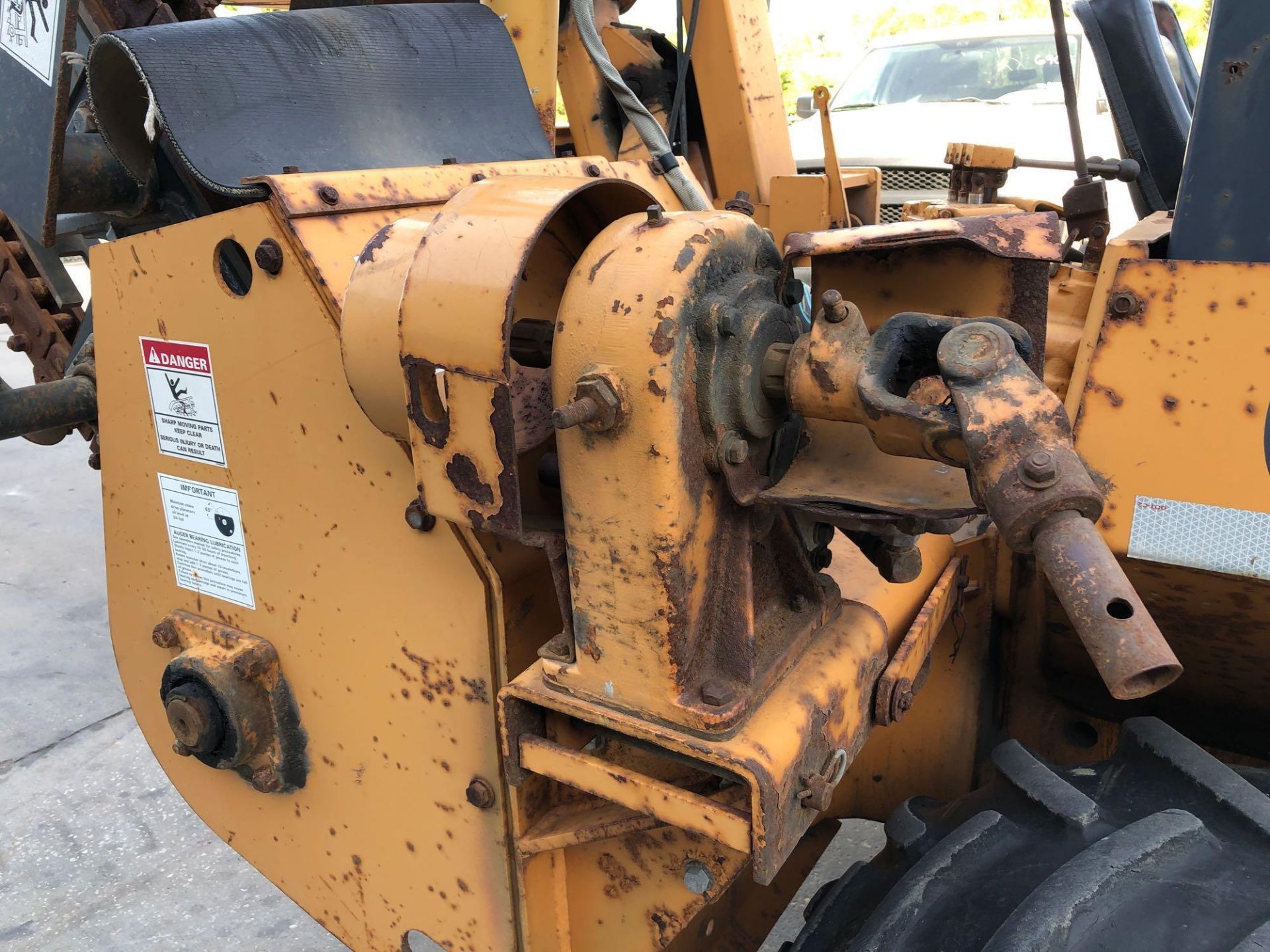 CASE 660 TRENCHER/VIBRATORY CABLE PLOW COMBO, BACKHOE ATTACHMENT, 6-WAY BLADE, DIESEL ENGINE - Image 9 of 10