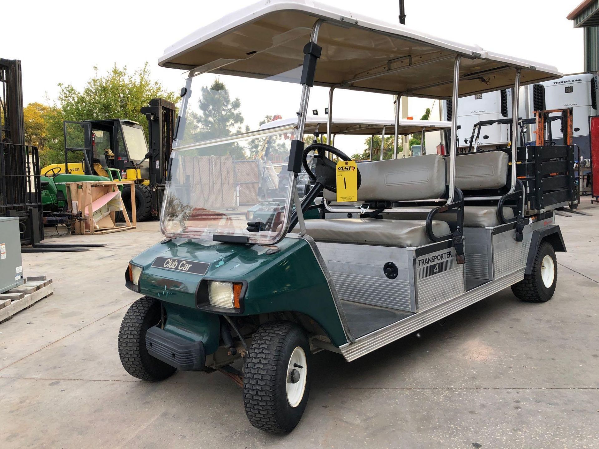 INGERSOLL RAND GAS POWERED CLUB CAR TRANSPORTER 4 UTILITY CART W/ BED, RUNS AND DRIVES