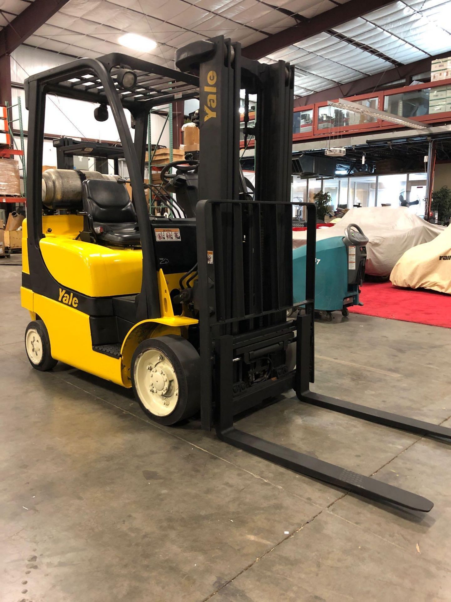 2013 YALE LP FORKLIFT MODEL GLC050, 5,000 LB CAPCITY, 189" HEIGHT CAPACITY, TILT, SIDE SHIFT - Image 2 of 8