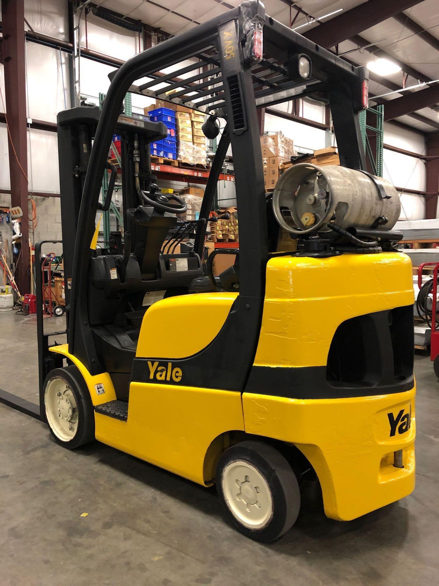 2013 YALE LP FORKLIFT MODEL GLC050, 5,000 LB CAPCITY, 189" HEIGHT CAPACITY, TILT, SIDE SHIFT - Image 6 of 8