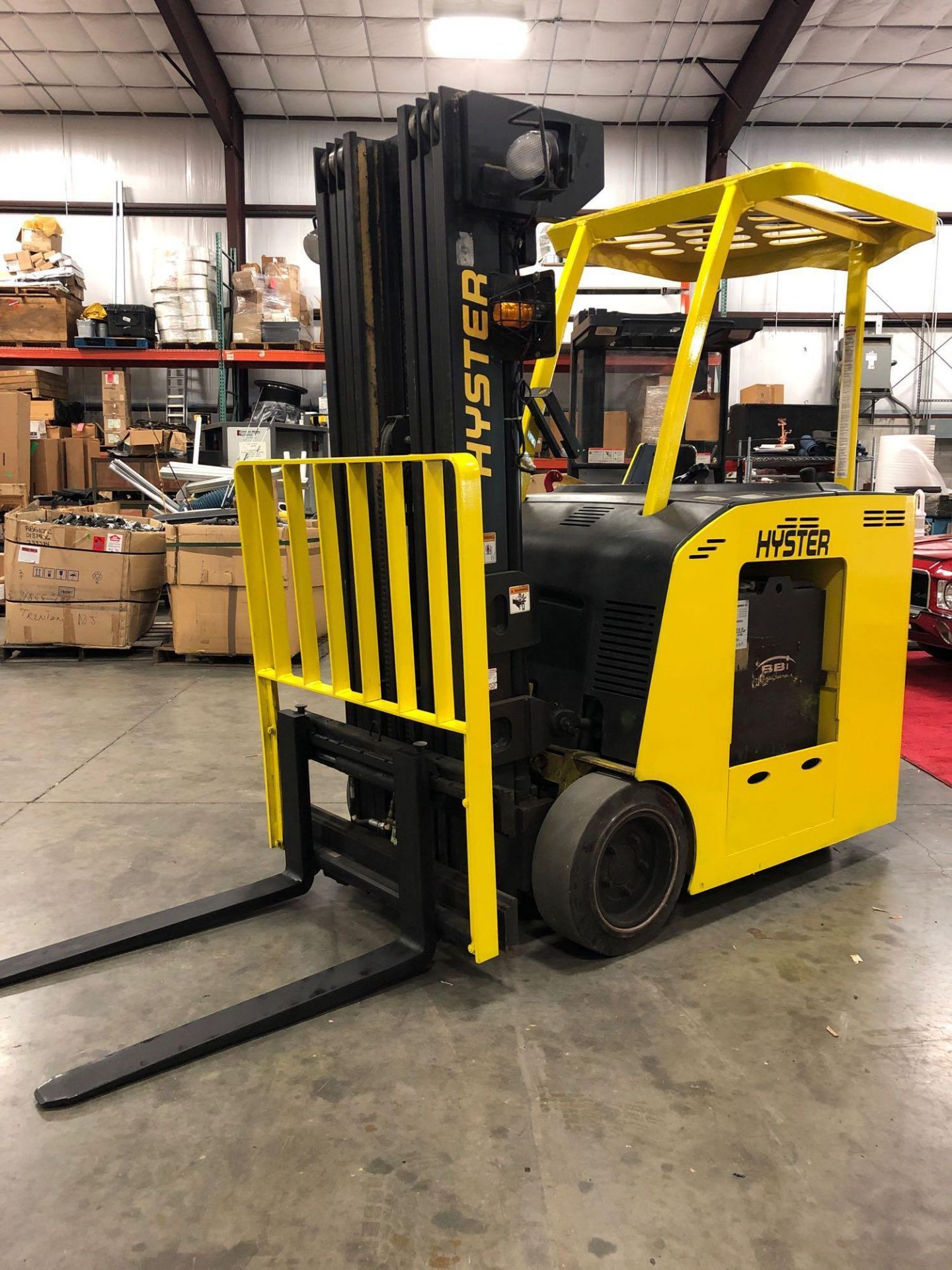 HYSTER E40HSD ELECTRIC FORKLIFT, APPROX. 4,000 LB LIFT CAPACITY, QUAD STAGE MAST - Image 2 of 6