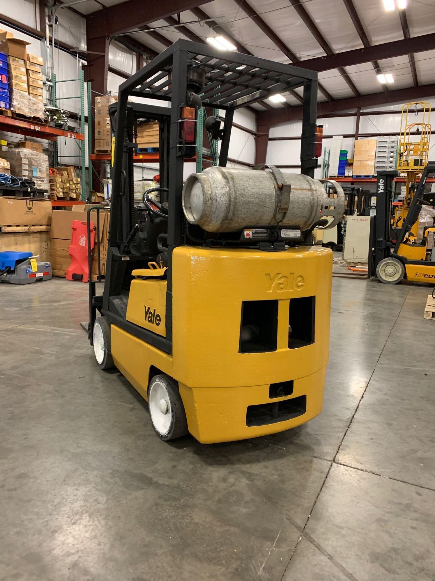 YALE LP FORKLIFT MODEL GLC040, 4,000 LB CAPACITY - Image 4 of 8