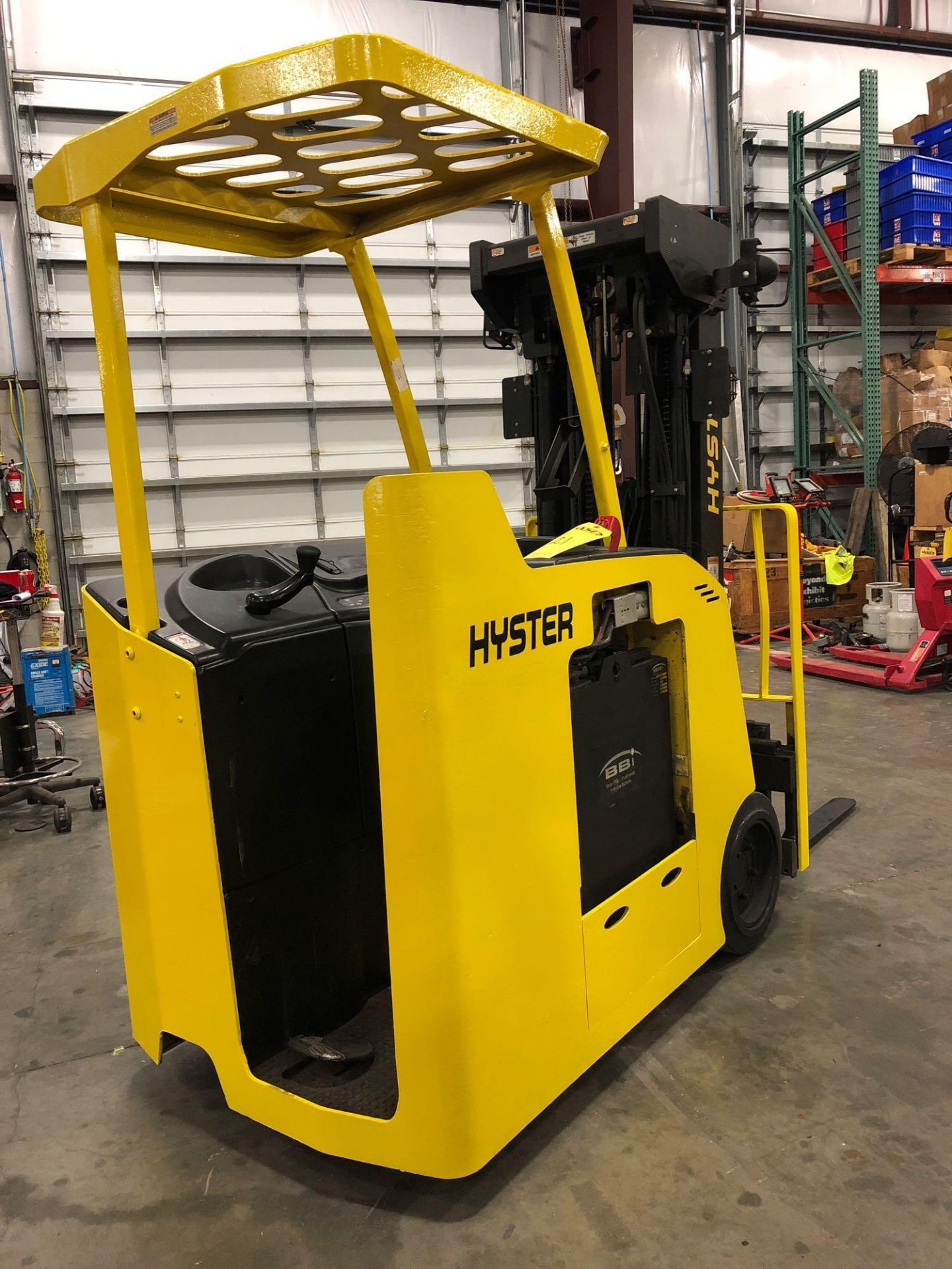 HYSTER E40HSD ELECTRIC FORKLIFT, APPROX. 4,000 LB LIFT CAPACITY, QUAD STAGE MAST - Image 4 of 6