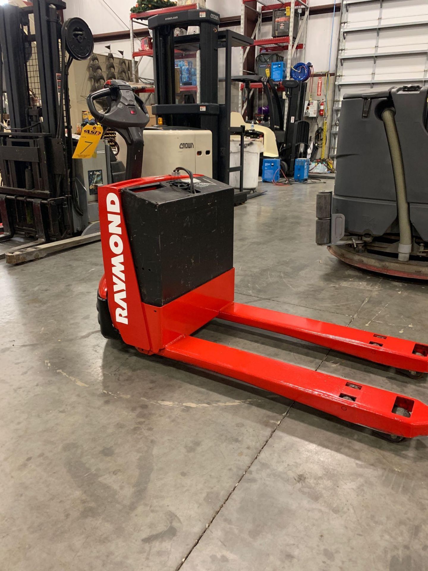 2013 RAYMOND ELECTRIC PALLET JACK