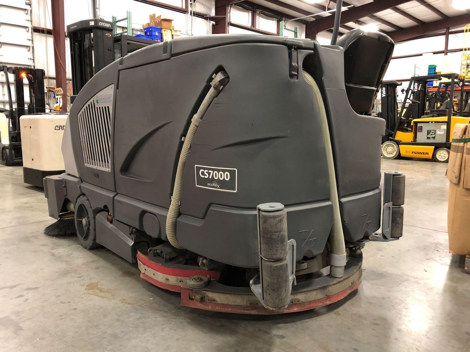 2013 NILFISK ADVANCE HYBRID FLOOR CLEANING MACHINE MODEL CS7000 48LP, ELECTRIC/LP POWERED - Image 5 of 10