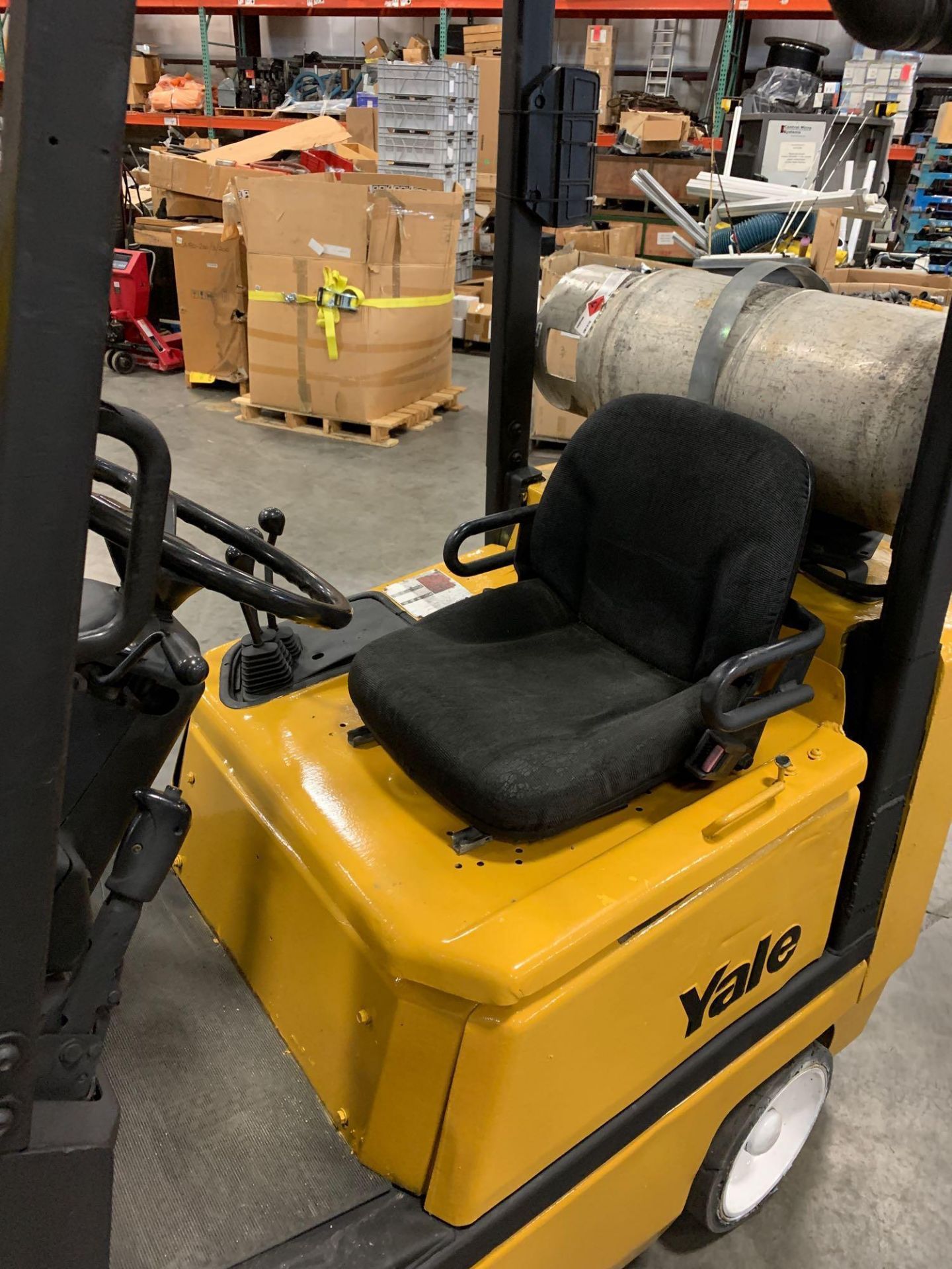 YALE LP FORKLIFT MODEL GLC040, 4,000 LB CAPACITY - Image 6 of 8